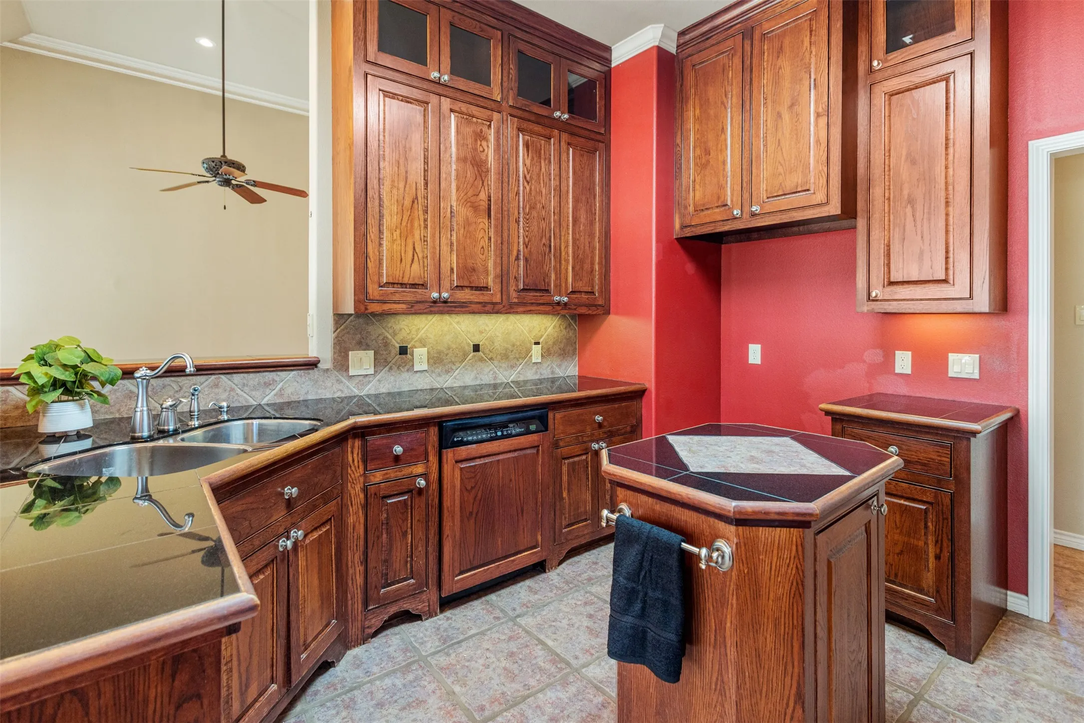 Single Family Residence For Sale in Henderson County , 63 Sunset Boulevard, Star Harbor, Texas 75148, 3 Bedroom, 2 Bathroom, 2 Garage spaces, 1,701 Sqft, built in 2005, mls#21367540, Real Estate Agent in Star Harbor, Homes For Sale in Henderson county, Homes For Sale in Star Harbor, Realtor in Star Harbor Texas, Real Estate Brokerage Independent Realty Texas, Luminita Cordes Realtor