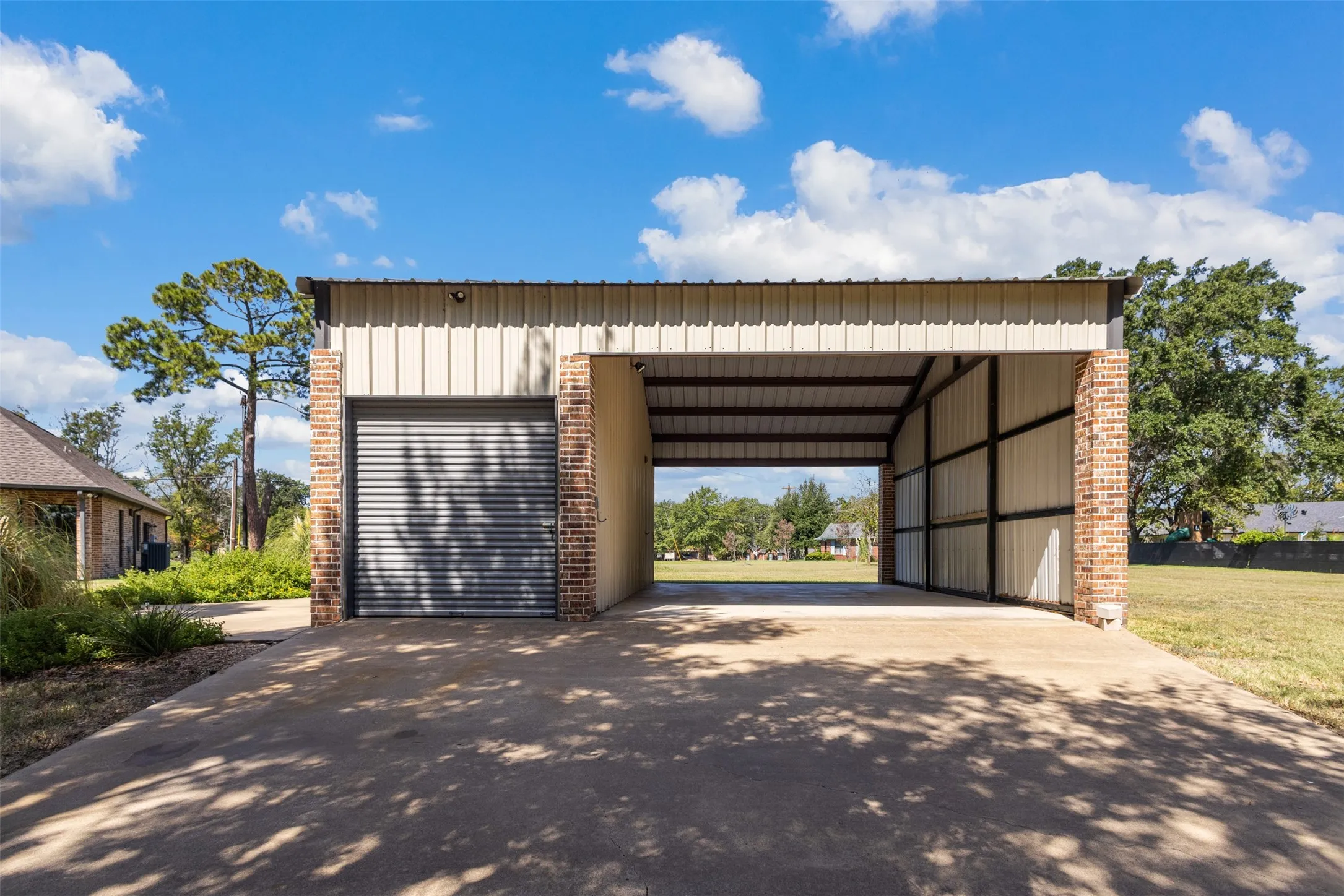Single Family Residence For Sale in Henderson County , 63 Sunset Boulevard, Star Harbor, Texas 75148, 3 Bedroom, 2 Bathroom, 2 Garage spaces, 1,701 Sqft, built in 2005, mls#21367540, Real Estate Agent in Star Harbor, Homes For Sale in Henderson county, Homes For Sale in Star Harbor, Realtor in Star Harbor Texas, Real Estate Brokerage Independent Realty Texas, Luminita Cordes Realtor