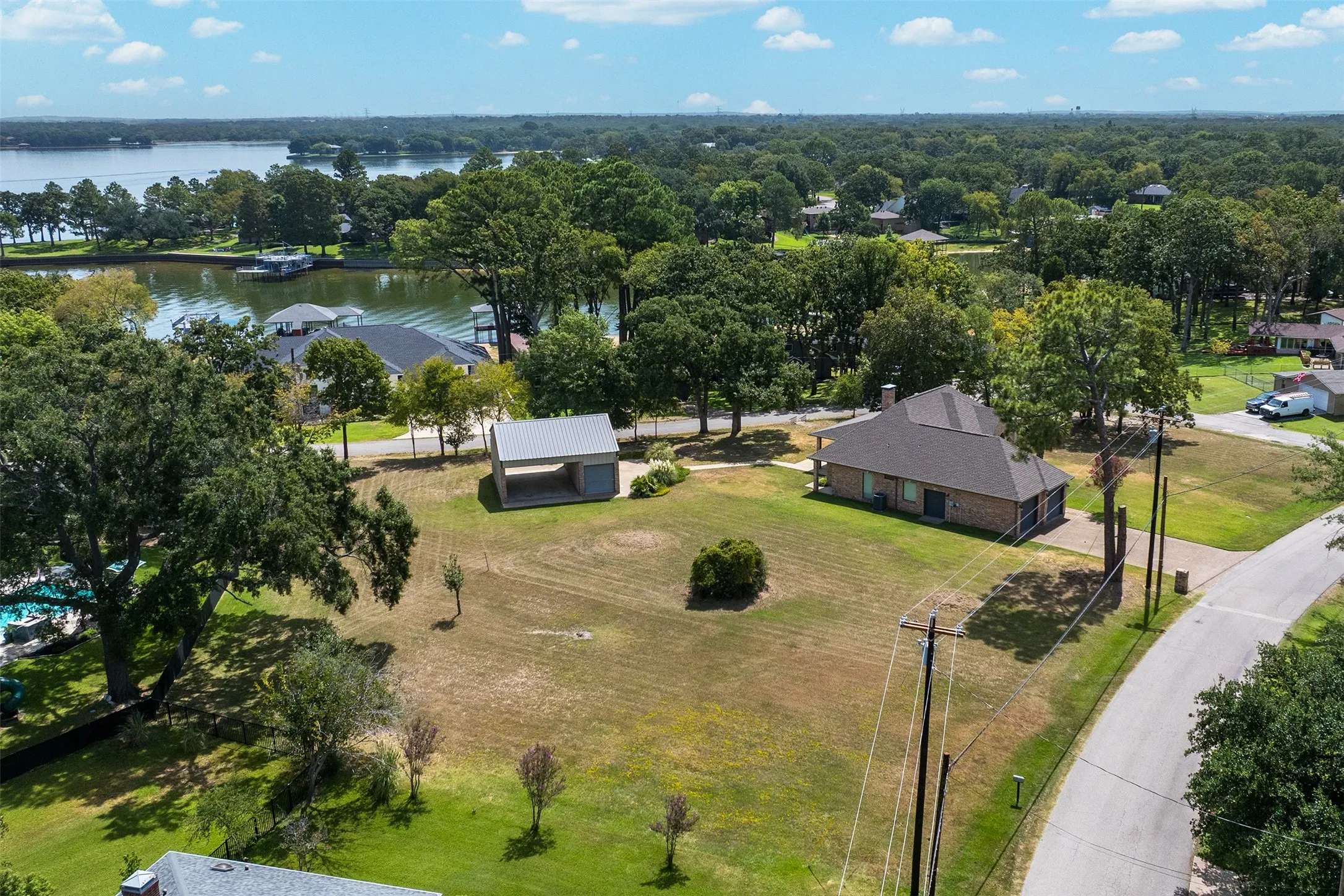 Single Family Residence For Sale in Henderson County , 63 Sunset Boulevard, Star Harbor, Texas 75148, 3 Bedroom, 2 Bathroom, 2 Garage spaces, 1,701 Sqft, built in 2005, mls#21367540, Real Estate Agent in Star Harbor, Homes For Sale in Henderson county, Homes For Sale in Star Harbor, Realtor in Star Harbor Texas, Real Estate Brokerage Independent Realty Texas, Luminita Cordes Realtor
