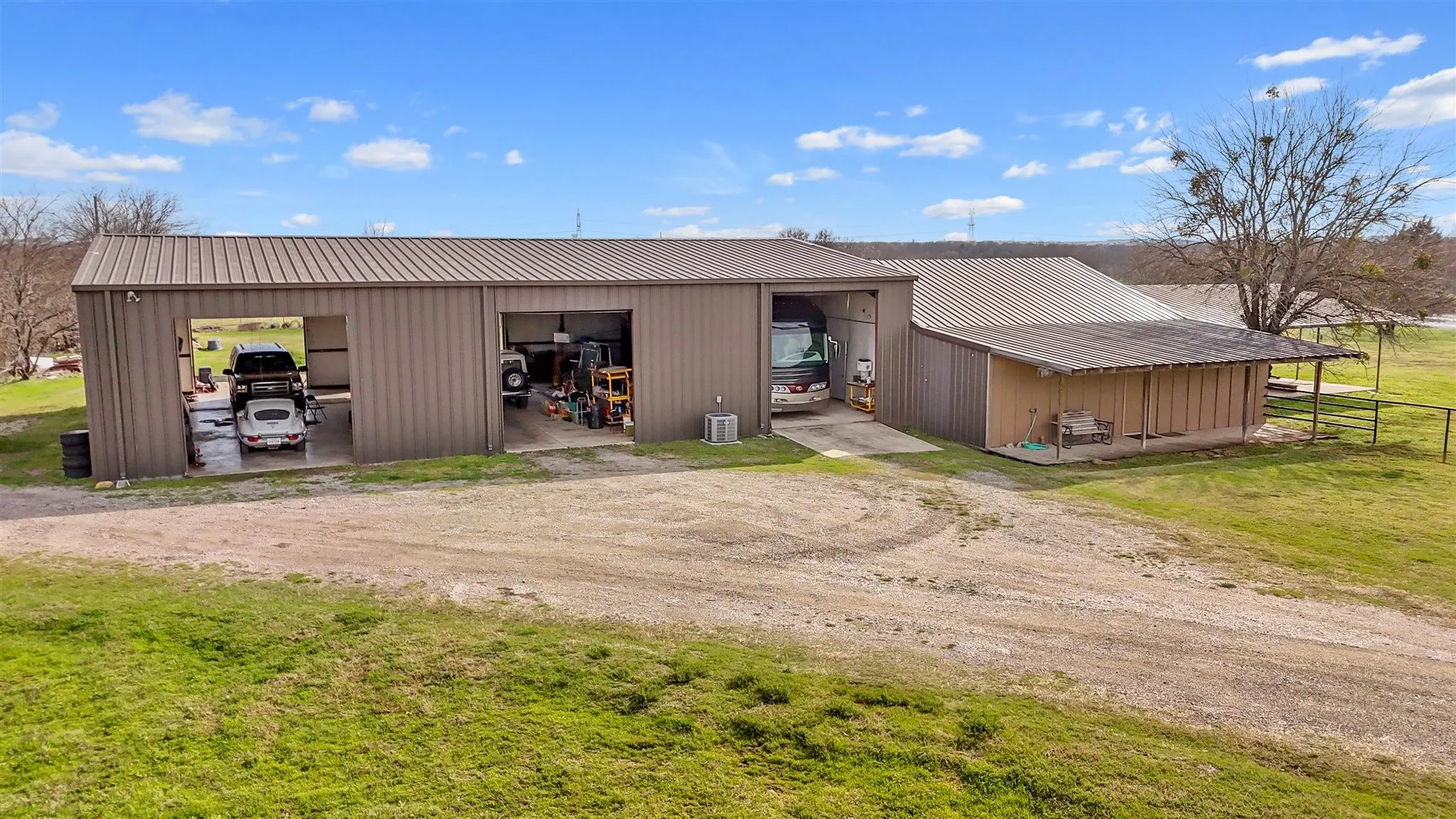 Single Family Residence For Sale in Denton County , 9711 Jim Christal Road, Krum, Texas 76249, 3 Bedroom, 2 Bathroom, 4 Garage spaces, 2,457 Sqft, built in 1994, mls#21368218, Real Estate Agent in Krum, Homes For Sale in Denton county, Homes For Sale in Krum, Realtor in Krum Texas, Real Estate Brokerage Independent Realty Texas, Luminita Cordes Realtor