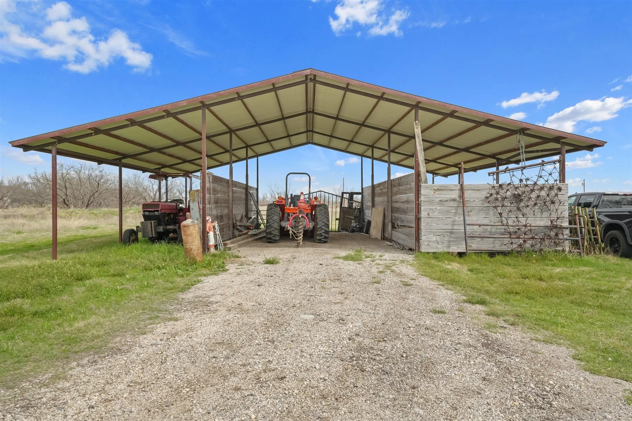 Single Family Residence For Sale in Denton County , 9711 Jim Christal Road, Krum, Texas 76249, 3 Bedroom, 2 Bathroom, 4 Garage spaces, 2,457 Sqft, built in 1994, mls#21368218, Real Estate Agent in Krum, Homes For Sale in Denton county, Homes For Sale in Krum, Realtor in Krum Texas, Real Estate Brokerage Independent Realty Texas, Luminita Cordes Realtor