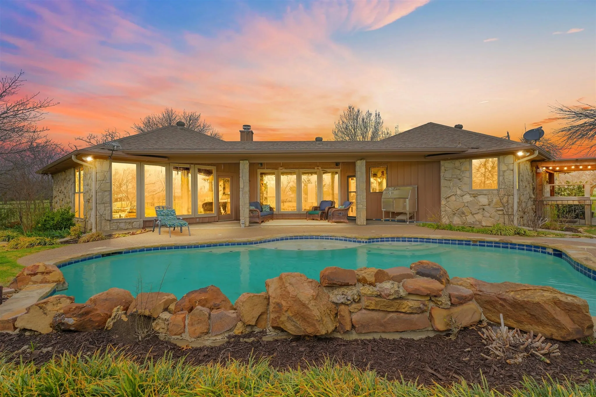 Single Family Residence For Sale in Denton County , 9711 Jim Christal Road, Krum, Texas 76249, 3 Bedroom, 2 Bathroom, 4 Garage spaces, 2,457 Sqft, built in 1994, mls#21368218, Real Estate Agent in Krum, Homes For Sale in Denton county, Homes For Sale in Krum, Realtor in Krum Texas, Real Estate Brokerage Independent Realty Texas, Luminita Cordes Realtor