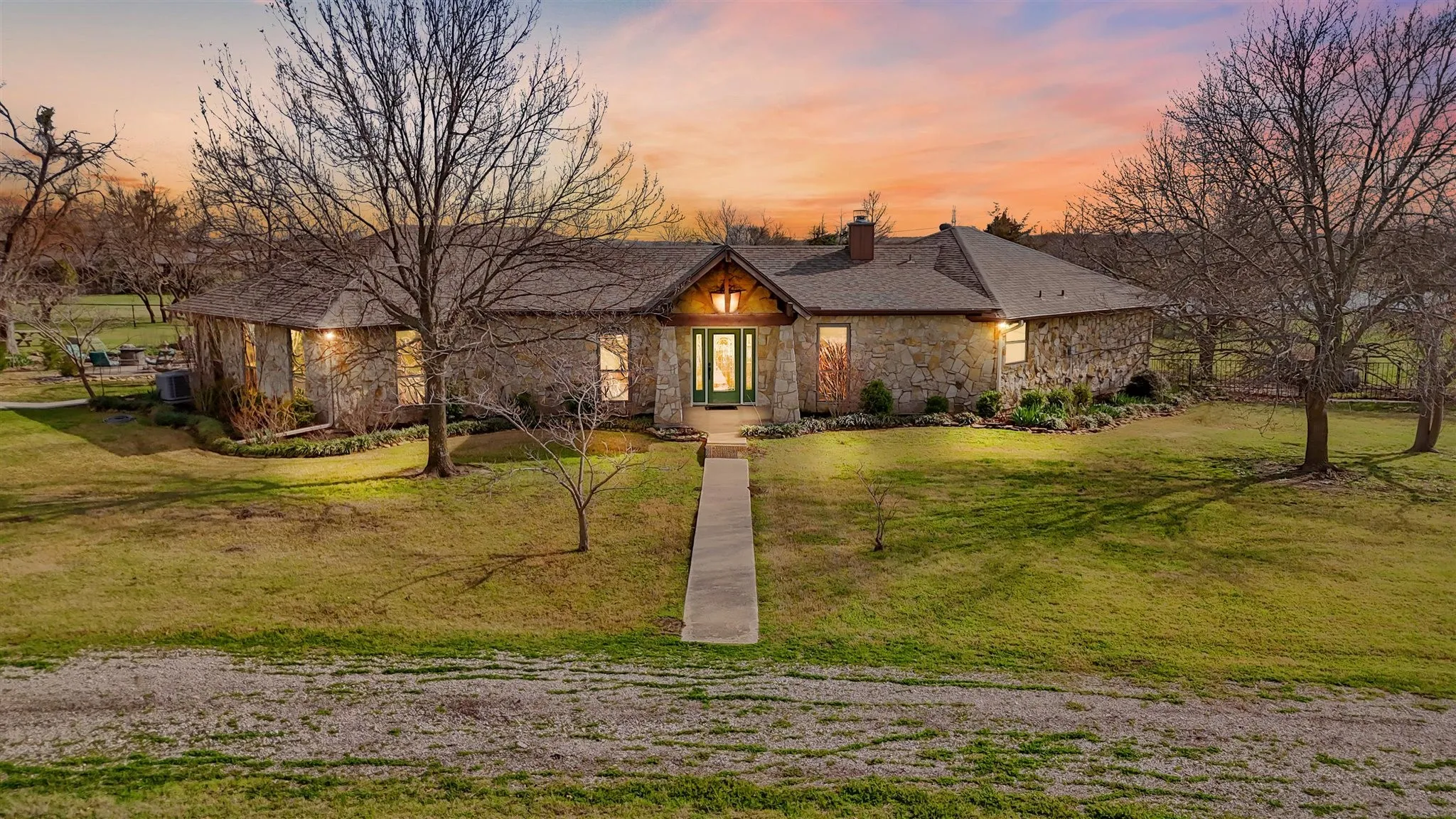 Single Family Residence For Sale in Denton County , 9711 Jim Christal Road, Krum, Texas 76249, 3 Bedroom, 2 Bathroom, 4 Garage spaces, 2,457 Sqft, built in 1994, mls#21368218, Real Estate Agent in Krum, Homes For Sale in Denton county, Homes For Sale in Krum, Realtor in Krum Texas, Real Estate Brokerage Independent Realty Texas, Luminita Cordes Realtor