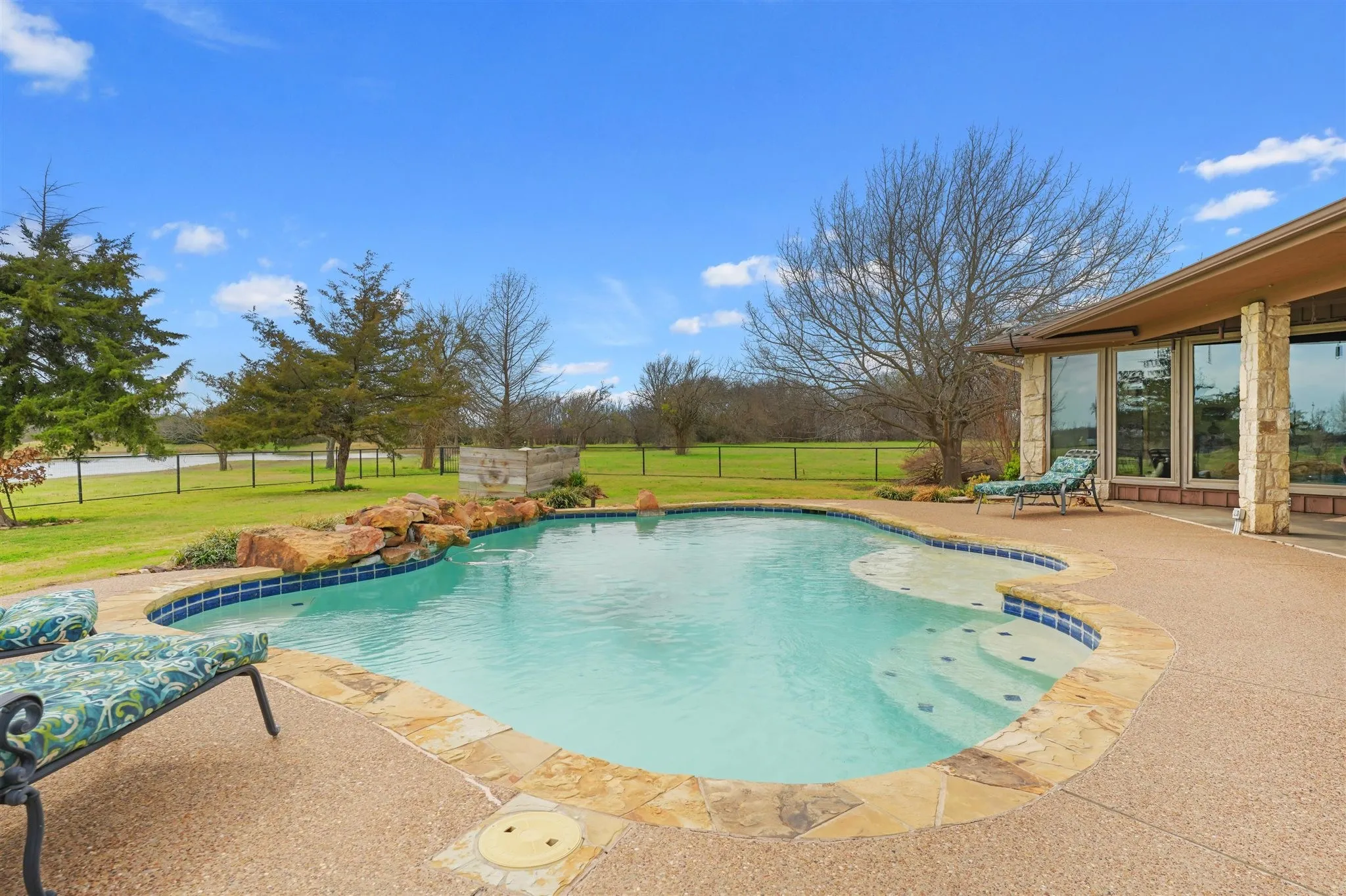 Single Family Residence For Sale in Denton County , 9711 Jim Christal Road, Krum, Texas 76249, 3 Bedroom, 2 Bathroom, 4 Garage spaces, 2,457 Sqft, built in 1994, mls#21368218, Real Estate Agent in Krum, Homes For Sale in Denton county, Homes For Sale in Krum, Realtor in Krum Texas, Real Estate Brokerage Independent Realty Texas, Luminita Cordes Realtor