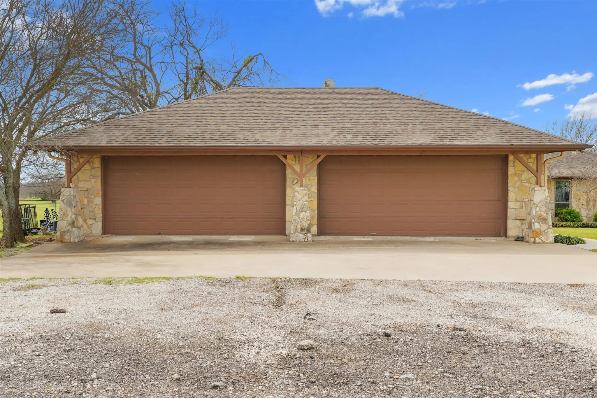 Single Family Residence For Sale in Denton County , 9711 Jim Christal Road, Krum, Texas 76249, 3 Bedroom, 2 Bathroom, 4 Garage spaces, 2,457 Sqft, built in 1994, mls#21368218, Real Estate Agent in Krum, Homes For Sale in Denton county, Homes For Sale in Krum, Realtor in Krum Texas, Real Estate Brokerage Independent Realty Texas, Luminita Cordes Realtor