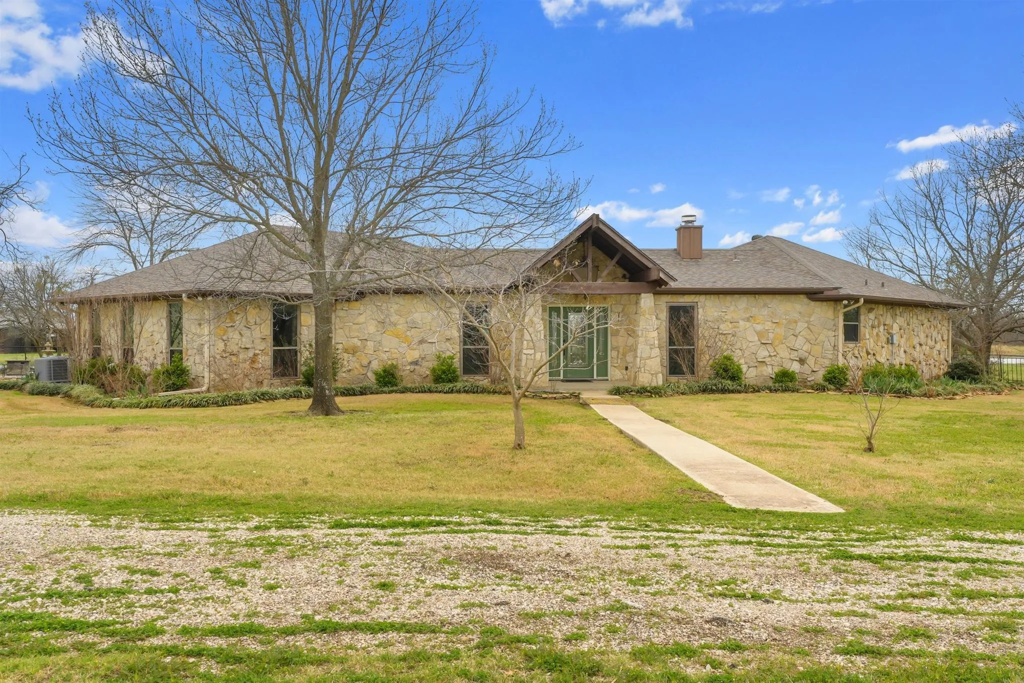 Single Family Residence For Sale in Denton County , 9711 Jim Christal Road, Krum, Texas 76249, 3 Bedroom, 2 Bathroom, 4 Garage spaces, 2,457 Sqft, built in 1994, mls#21368218, Real Estate Agent in Krum, Homes For Sale in Denton county, Homes For Sale in Krum, Realtor in Krum Texas, Real Estate Brokerage Independent Realty Texas, Luminita Cordes Realtor