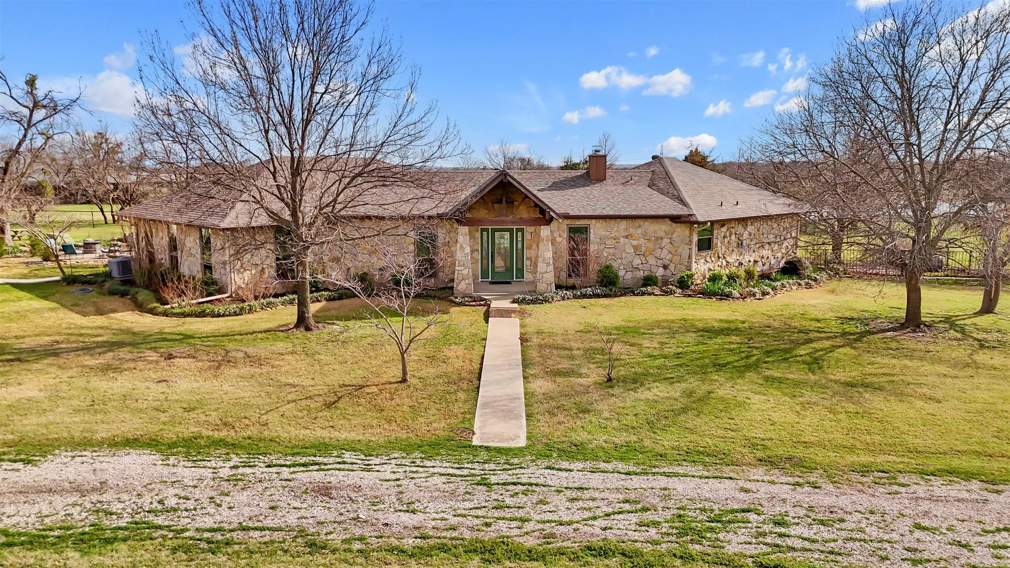 Single Family Residence For Sale in Denton County , 9711 Jim Christal Road, Krum, Texas 76249, 3 Bedroom, 2 Bathroom, 4 Garage spaces, 2,457 Sqft, built in 1994, mls#21368218, Real Estate Agent in Krum, Homes For Sale in Denton county, Homes For Sale in Krum, Realtor in Krum Texas, Real Estate Brokerage Independent Realty Texas, Luminita Cordes Realtor