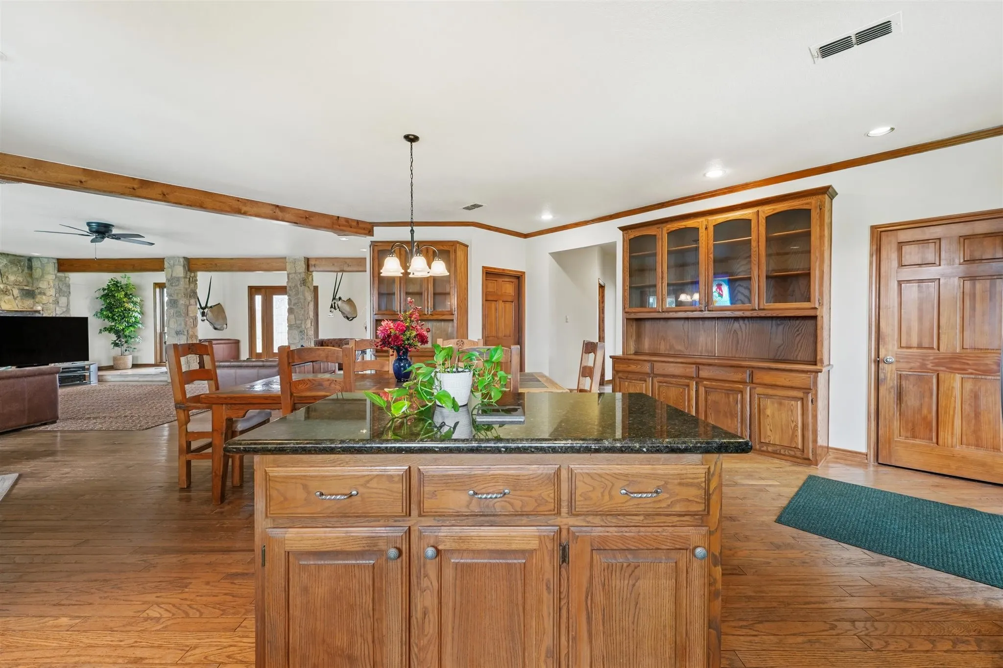 Single Family Residence For Sale in Denton County , 9711 Jim Christal Road, Krum, Texas 76249, 3 Bedroom, 2 Bathroom, 4 Garage spaces, 2,457 Sqft, built in 1994, mls#21368218, Real Estate Agent in Krum, Homes For Sale in Denton county, Homes For Sale in Krum, Realtor in Krum Texas, Real Estate Brokerage Independent Realty Texas, Luminita Cordes Realtor
