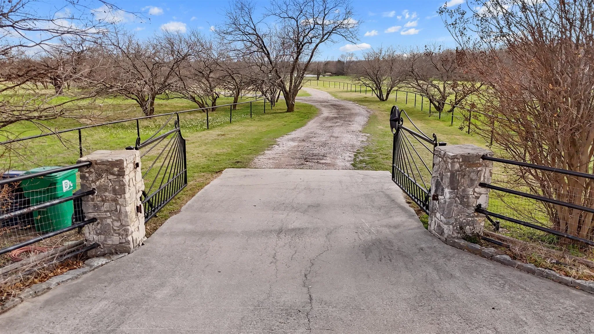 Single Family Residence For Sale in Denton County , 9711 Jim Christal Road, Krum, Texas 76249, 3 Bedroom, 2 Bathroom, 4 Garage spaces, 2,457 Sqft, built in 1994, mls#21368218, Real Estate Agent in Krum, Homes For Sale in Denton county, Homes For Sale in Krum, Realtor in Krum Texas, Real Estate Brokerage Independent Realty Texas, Luminita Cordes Realtor