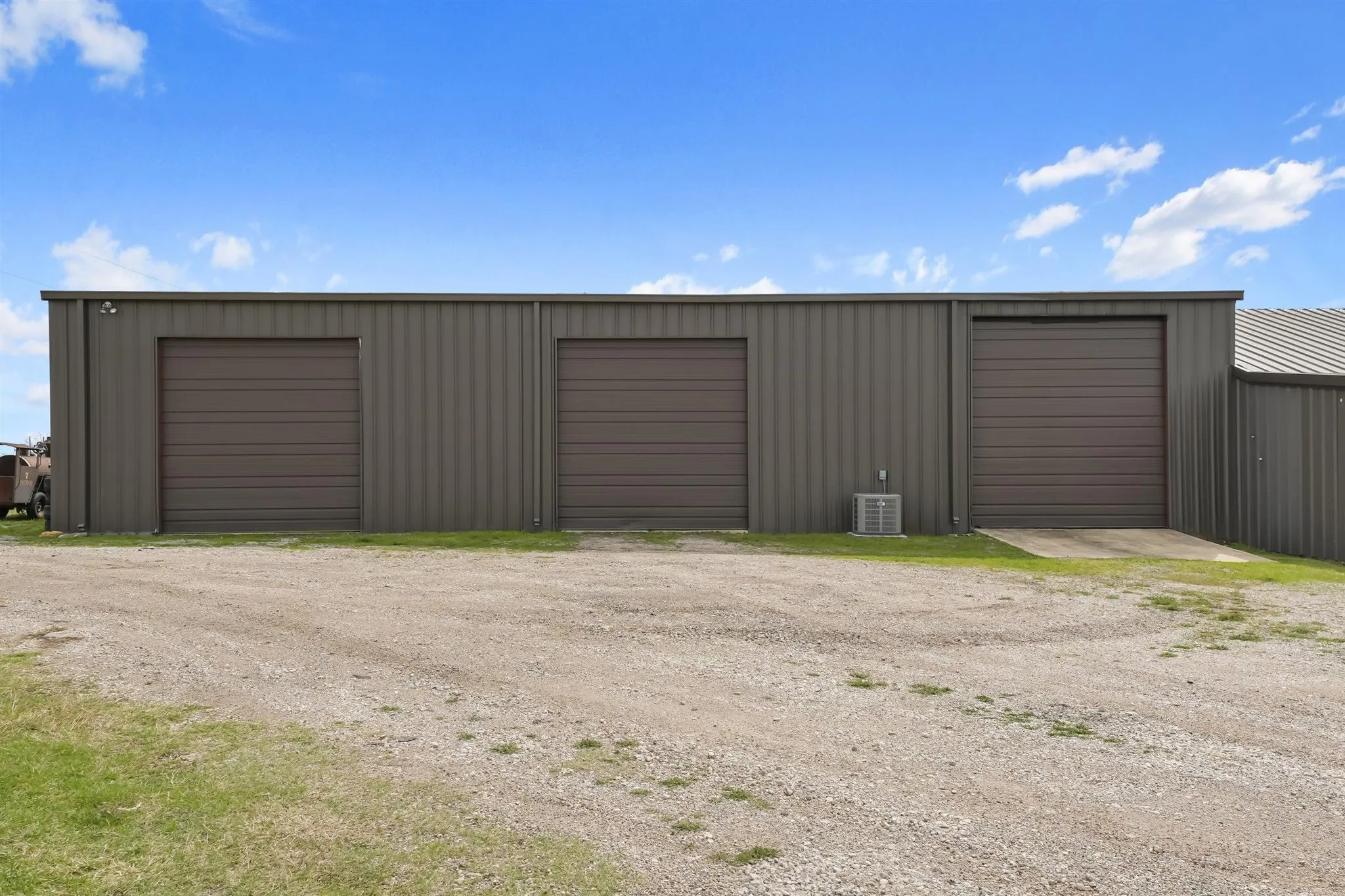 Single Family Residence For Sale in Denton County , 9711 Jim Christal Road, Krum, Texas 76249, 3 Bedroom, 2 Bathroom, 4 Garage spaces, 2,457 Sqft, built in 1994, mls#21368218, Real Estate Agent in Krum, Homes For Sale in Denton county, Homes For Sale in Krum, Realtor in Krum Texas, Real Estate Brokerage Independent Realty Texas, Luminita Cordes Realtor
