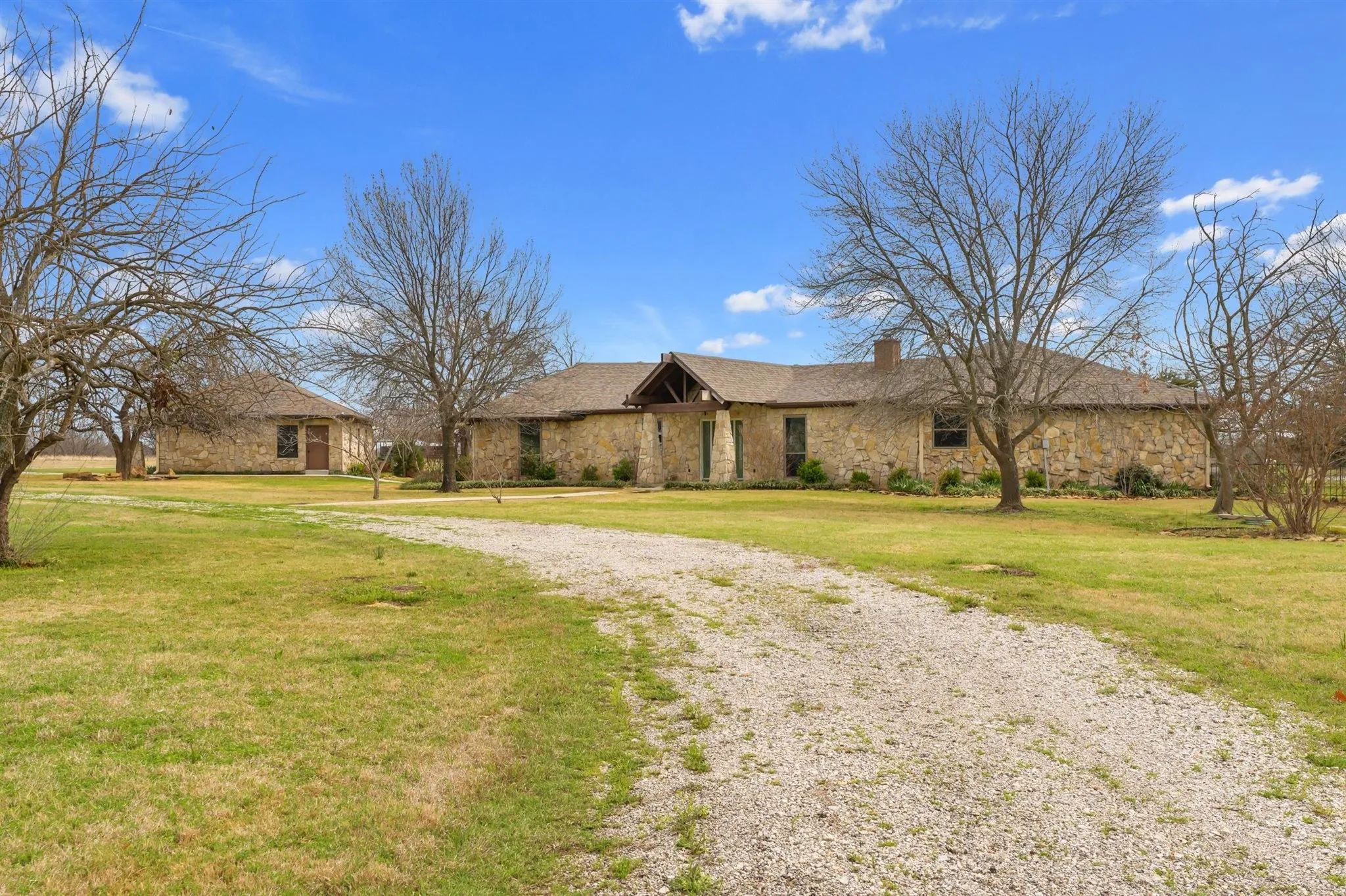 Single Family Residence For Sale in Denton County , 9711 Jim Christal Road, Krum, Texas 76249, 3 Bedroom, 2 Bathroom, 4 Garage spaces, 2,457 Sqft, built in 1994, mls#21368218, Real Estate Agent in Krum, Homes For Sale in Denton county, Homes For Sale in Krum, Realtor in Krum Texas, Real Estate Brokerage Independent Realty Texas, Luminita Cordes Realtor