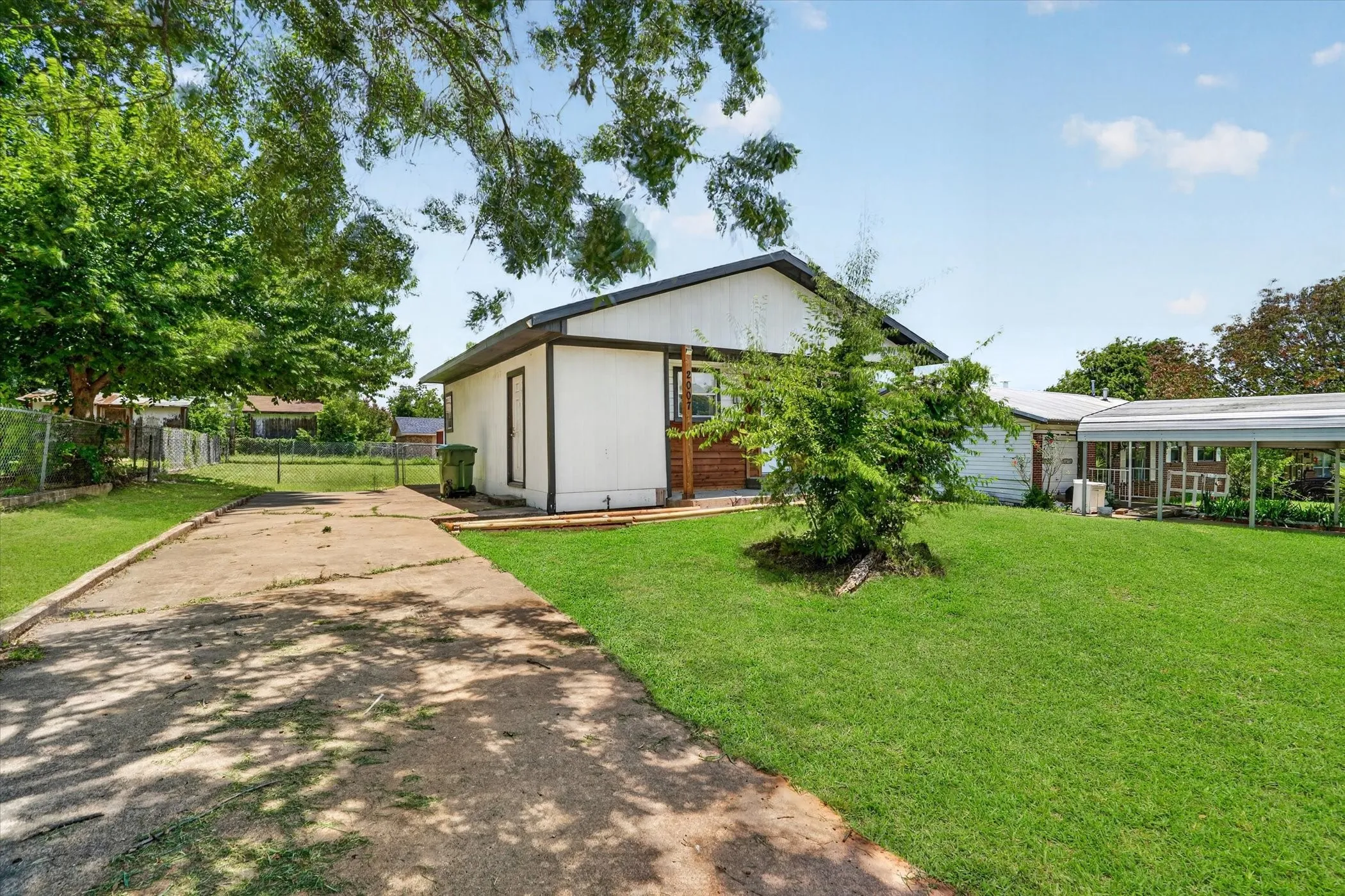 Single Family Residence For Sale in Palo Pinto County , 2007 SE 21st Avenue, Mineral Wells, Texas 76067, 2 Bedroom, 1 Bathroom, Garage spaces, 619 Sqft, built in 1967, mls#21368215, Real Estate Agent in Mineral Wells, Homes For Sale in Palo Pinto county, Homes For Sale in Mineral Wells, Realtor in Mineral Wells Texas, Real Estate Brokerage Independent Realty Texas, Luminita Cordes Realtor
