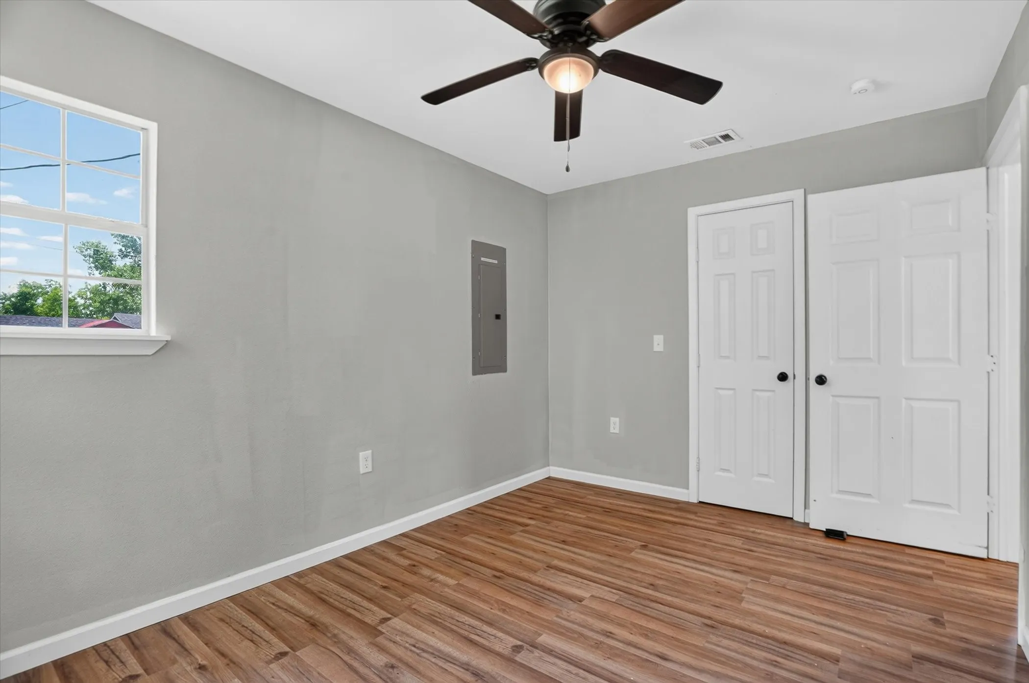 Single Family Residence For Sale in Palo Pinto County , 2007 SE 21st Avenue, Mineral Wells, Texas 76067, 2 Bedroom, 1 Bathroom, Garage spaces, 619 Sqft, built in 1967, mls#21368215, Real Estate Agent in Mineral Wells, Homes For Sale in Palo Pinto county, Homes For Sale in Mineral Wells, Realtor in Mineral Wells Texas, Real Estate Brokerage Independent Realty Texas, Luminita Cordes Realtor