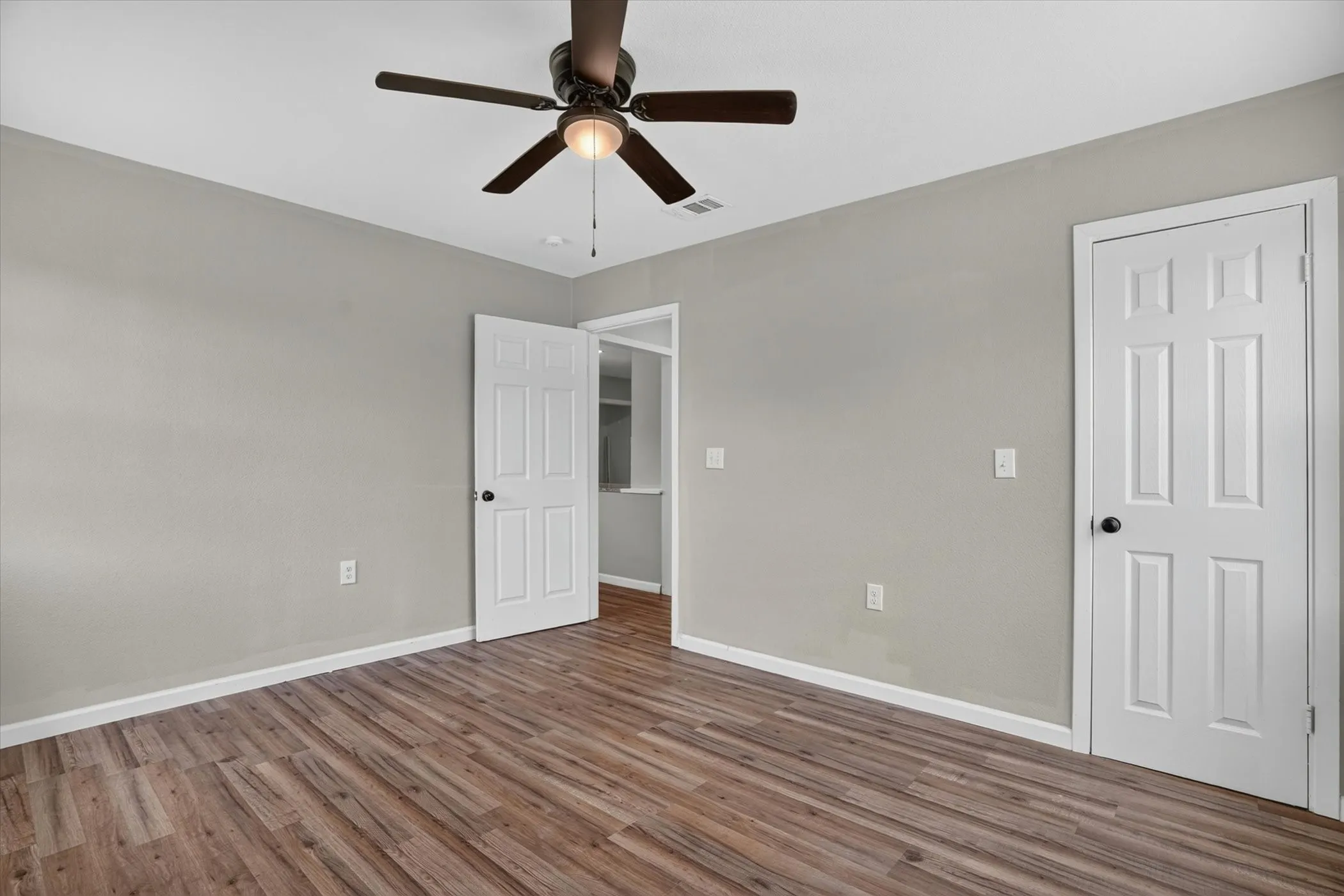 Single Family Residence For Sale in Palo Pinto County , 2007 SE 21st Avenue, Mineral Wells, Texas 76067, 2 Bedroom, 1 Bathroom, Garage spaces, 619 Sqft, built in 1967, mls#21368215, Real Estate Agent in Mineral Wells, Homes For Sale in Palo Pinto county, Homes For Sale in Mineral Wells, Realtor in Mineral Wells Texas, Real Estate Brokerage Independent Realty Texas, Luminita Cordes Realtor