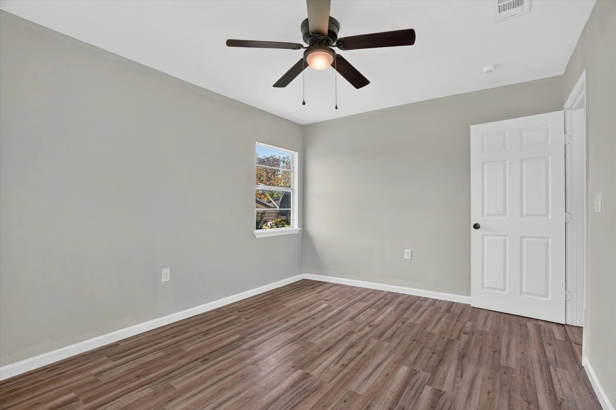Single Family Residence For Sale in Palo Pinto County , 2007 SE 21st Avenue, Mineral Wells, Texas 76067, 2 Bedroom, 1 Bathroom, Garage spaces, 619 Sqft, built in 1967, mls#21368215, Real Estate Agent in Mineral Wells, Homes For Sale in Palo Pinto county, Homes For Sale in Mineral Wells, Realtor in Mineral Wells Texas, Real Estate Brokerage Independent Realty Texas, Luminita Cordes Realtor