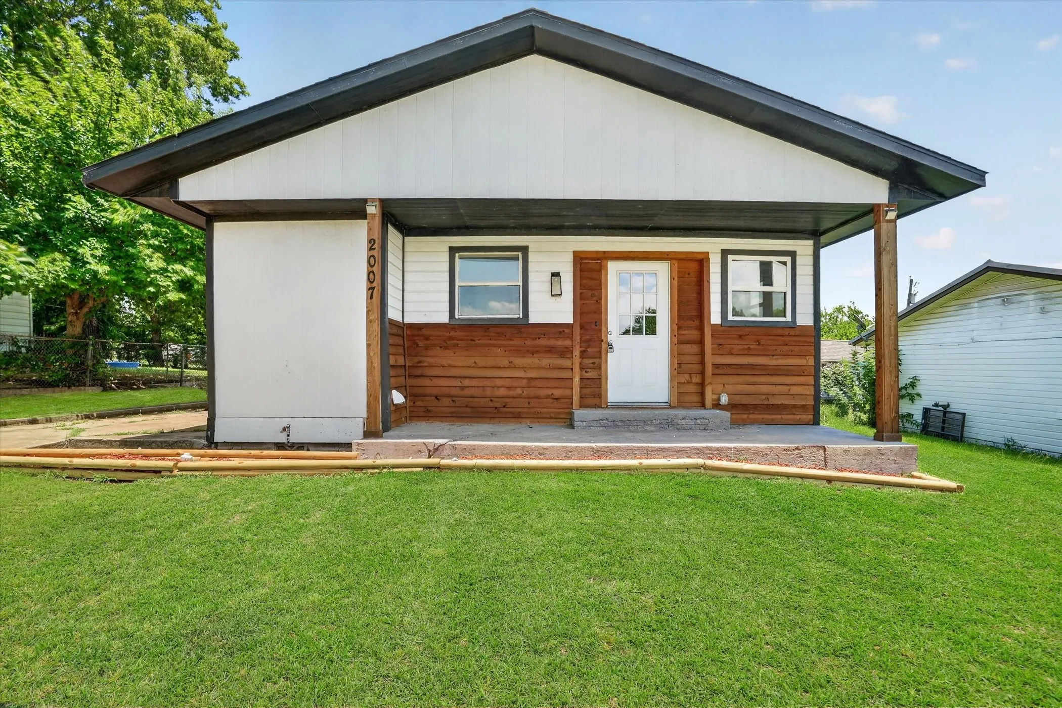 Single Family Residence For Sale in Palo Pinto County , 2007 SE 21st Avenue, Mineral Wells, Texas 76067, 2 Bedroom, 1 Bathroom, Garage spaces, 619 Sqft, built in 1967, mls#21368215, Real Estate Agent in Mineral Wells, Homes For Sale in Palo Pinto county, Homes For Sale in Mineral Wells, Realtor in Mineral Wells Texas, Real Estate Brokerage Independent Realty Texas, Luminita Cordes Realtor