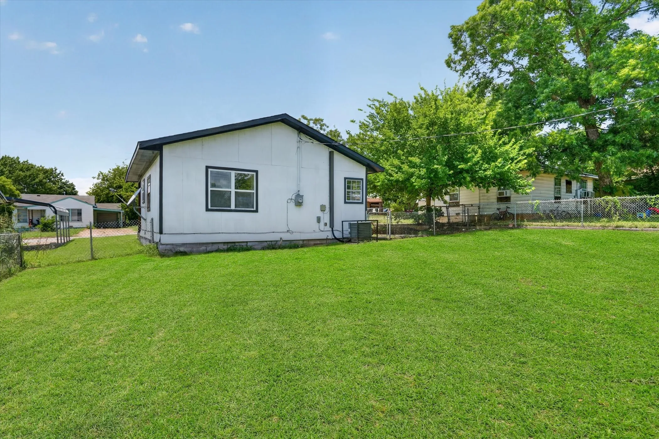 Single Family Residence For Sale in Palo Pinto County , 2007 SE 21st Avenue, Mineral Wells, Texas 76067, 2 Bedroom, 1 Bathroom, Garage spaces, 619 Sqft, built in 1967, mls#21368215, Real Estate Agent in Mineral Wells, Homes For Sale in Palo Pinto county, Homes For Sale in Mineral Wells, Realtor in Mineral Wells Texas, Real Estate Brokerage Independent Realty Texas, Luminita Cordes Realtor