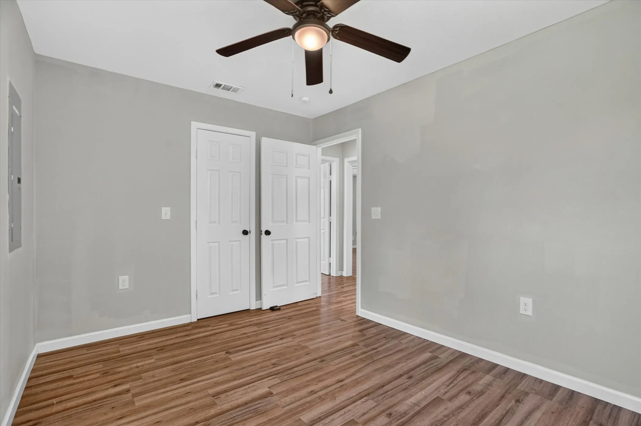 Single Family Residence For Sale in Palo Pinto County , 2007 SE 21st Avenue, Mineral Wells, Texas 76067, 2 Bedroom, 1 Bathroom, Garage spaces, 619 Sqft, built in 1967, mls#21368215, Real Estate Agent in Mineral Wells, Homes For Sale in Palo Pinto county, Homes For Sale in Mineral Wells, Realtor in Mineral Wells Texas, Real Estate Brokerage Independent Realty Texas, Luminita Cordes Realtor