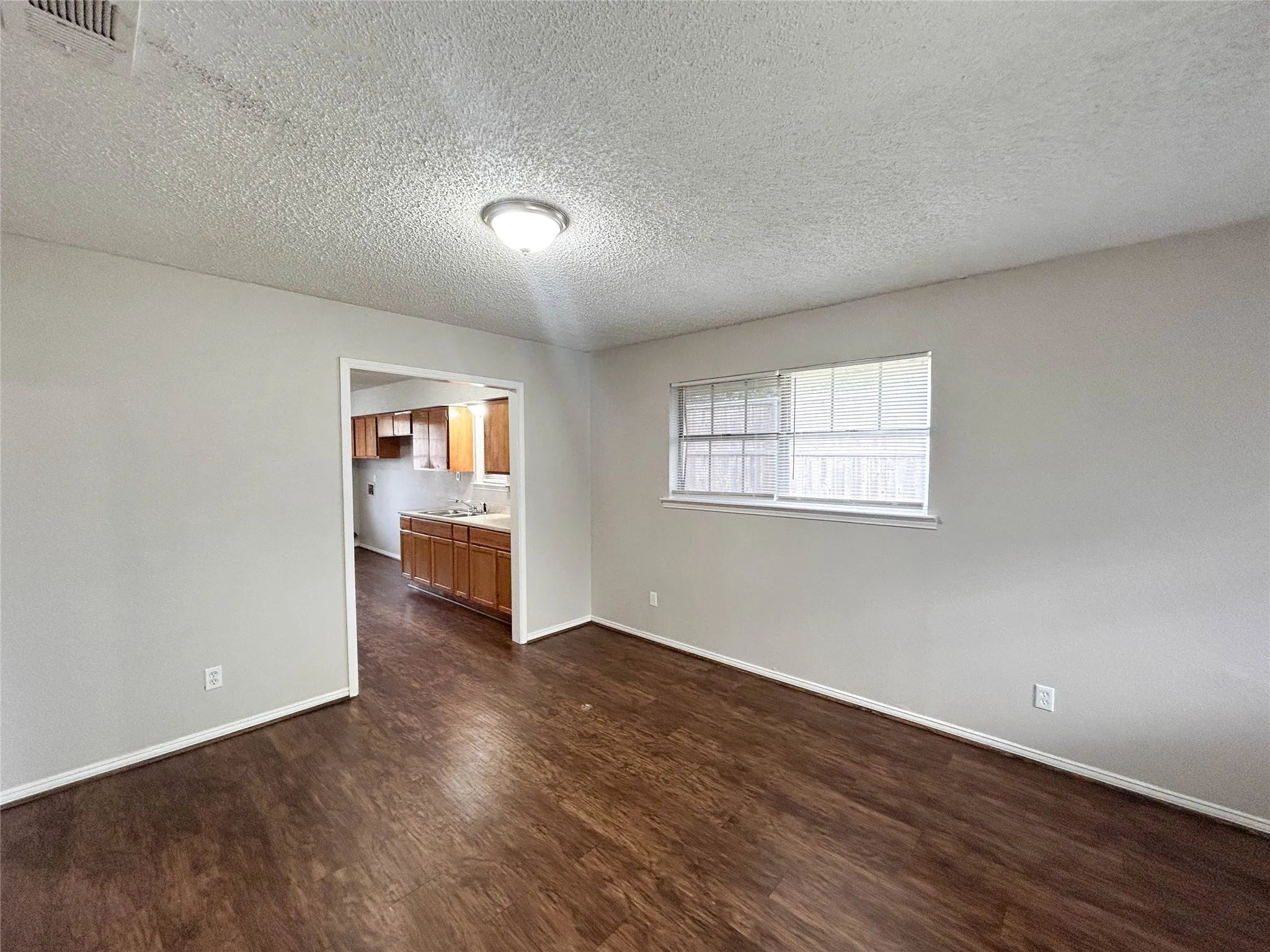 Duplex For Rent in Ellis County , 1603 S Hall Street A, Ennis, Texas 75119, 2 Bedroom, 1 Bathroom, Garage spaces, 903 Sqft, built in 1987, mls#21368219, Real Estate Agent in Ennis, Homes For Rent in Ellis county, Homes For Rent in Ennis, Realtor in Ennis Texas, Real Estate Brokerage Independent Realty Texas, Luminita Cordes Realtor