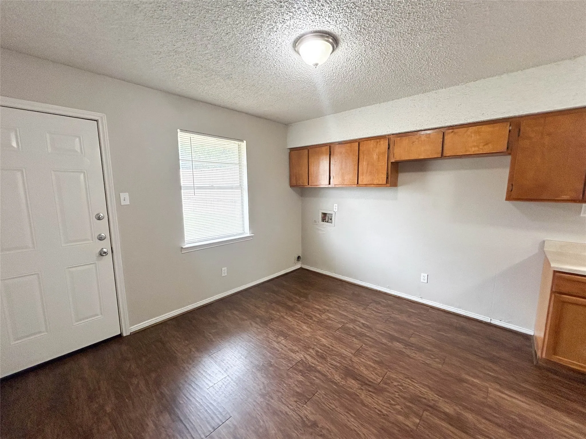 Duplex For Rent in Ellis County , 1603 S Hall Street A, Ennis, Texas 75119, 2 Bedroom, 1 Bathroom, Garage spaces, 903 Sqft, built in 1987, mls#21368219, Real Estate Agent in Ennis, Homes For Rent in Ellis county, Homes For Rent in Ennis, Realtor in Ennis Texas, Real Estate Brokerage Independent Realty Texas, Luminita Cordes Realtor