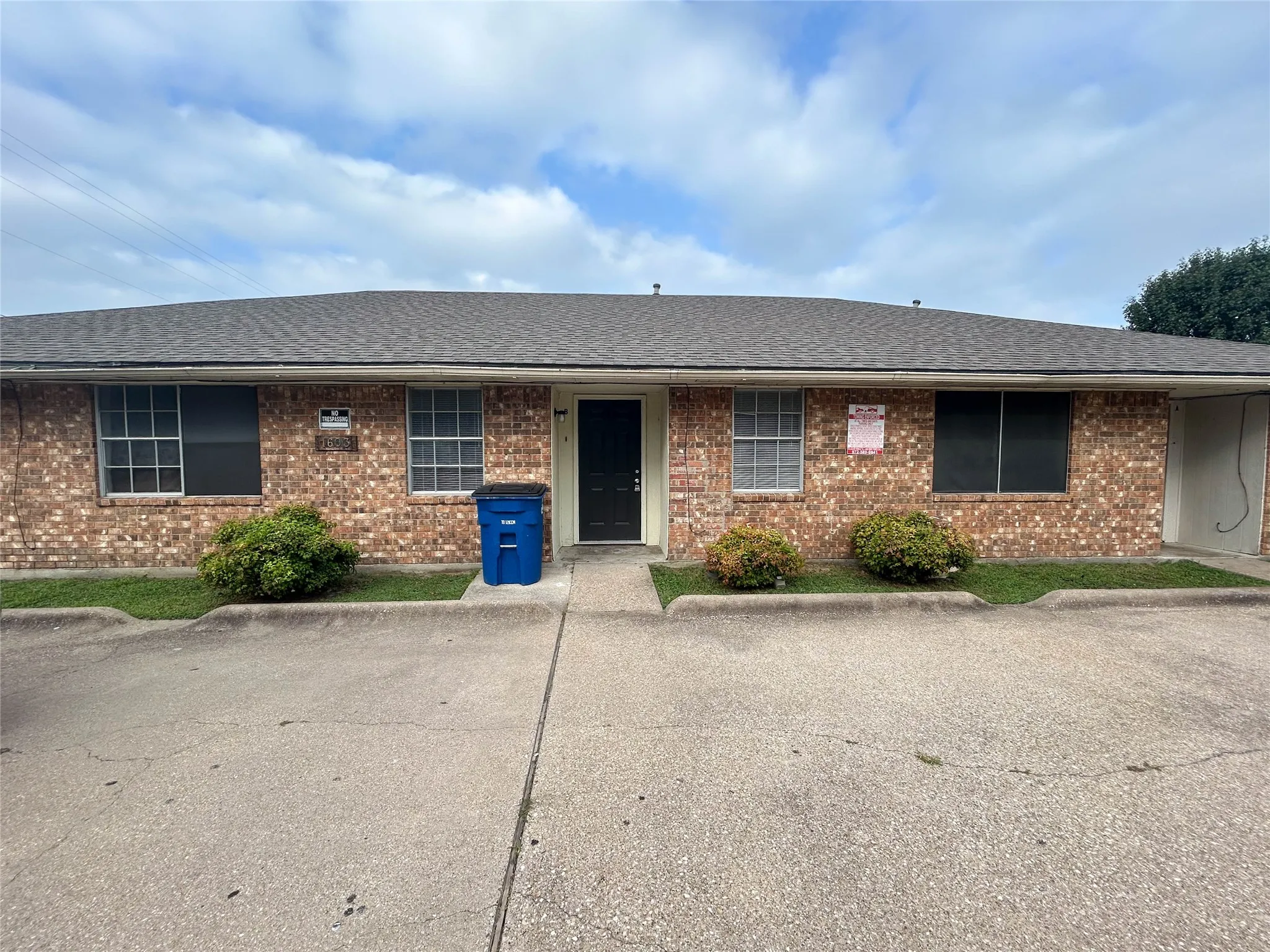 Duplex For Rent in Ellis County , 1603 S Hall Street A, Ennis, Texas 75119, 2 Bedroom, 1 Bathroom, Garage spaces, 903 Sqft, built in 1987, mls#21368219, Real Estate Agent in Ennis, Homes For Rent in Ellis county, Homes For Rent in Ennis, Realtor in Ennis Texas, Real Estate Brokerage Independent Realty Texas, Luminita Cordes Realtor