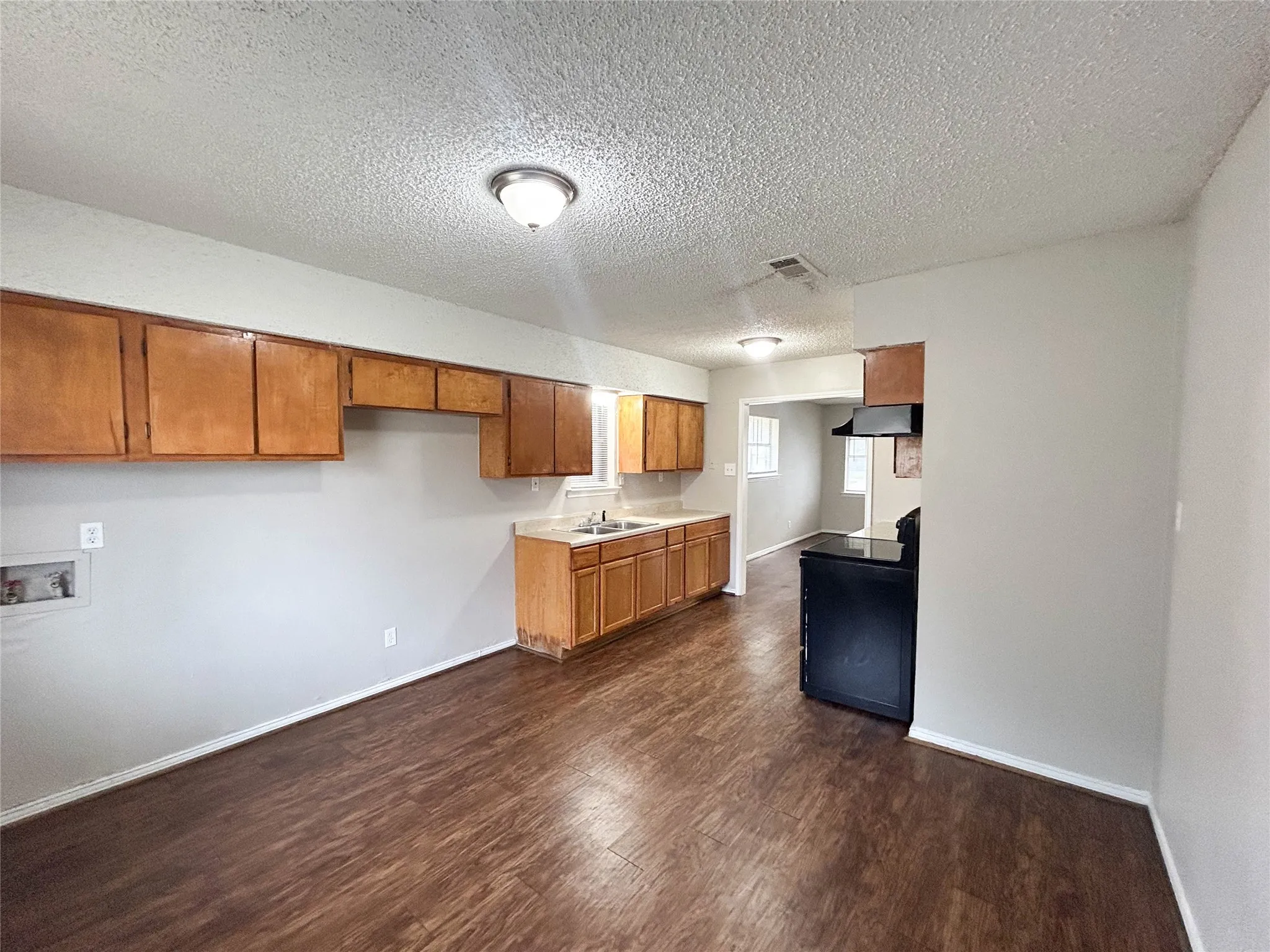 Duplex For Rent in Ellis County , 1603 S Hall Street A, Ennis, Texas 75119, 2 Bedroom, 1 Bathroom, Garage spaces, 903 Sqft, built in 1987, mls#21368219, Real Estate Agent in Ennis, Homes For Rent in Ellis county, Homes For Rent in Ennis, Realtor in Ennis Texas, Real Estate Brokerage Independent Realty Texas, Luminita Cordes Realtor