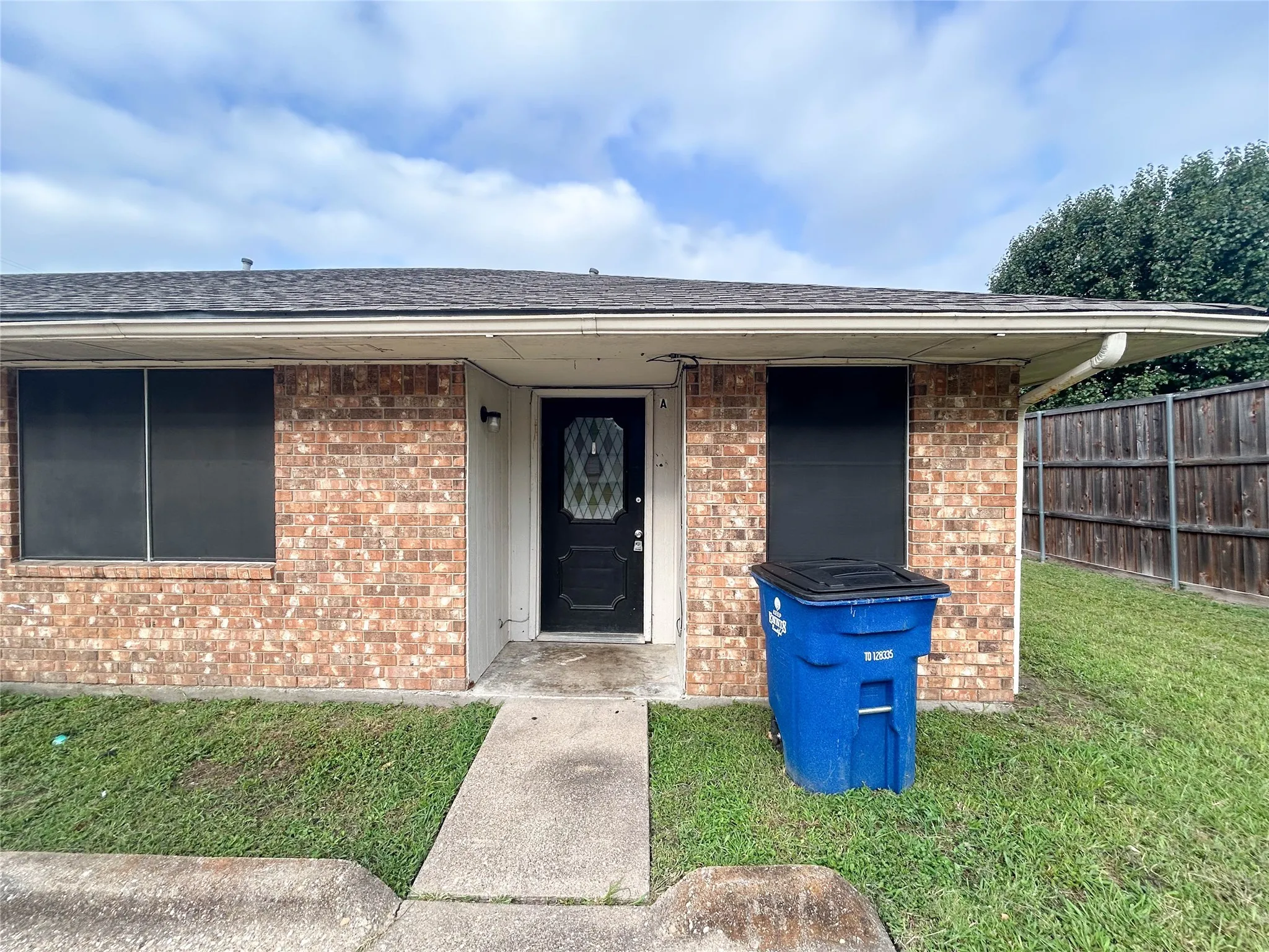 Duplex For Rent in Ellis County , 1603 S Hall Street A, Ennis, Texas 75119, 2 Bedroom, 1 Bathroom, Garage spaces, 903 Sqft, built in 1987, mls#21368219, Real Estate Agent in Ennis, Homes For Rent in Ellis county, Homes For Rent in Ennis, Realtor in Ennis Texas, Real Estate Brokerage Independent Realty Texas, Luminita Cordes Realtor