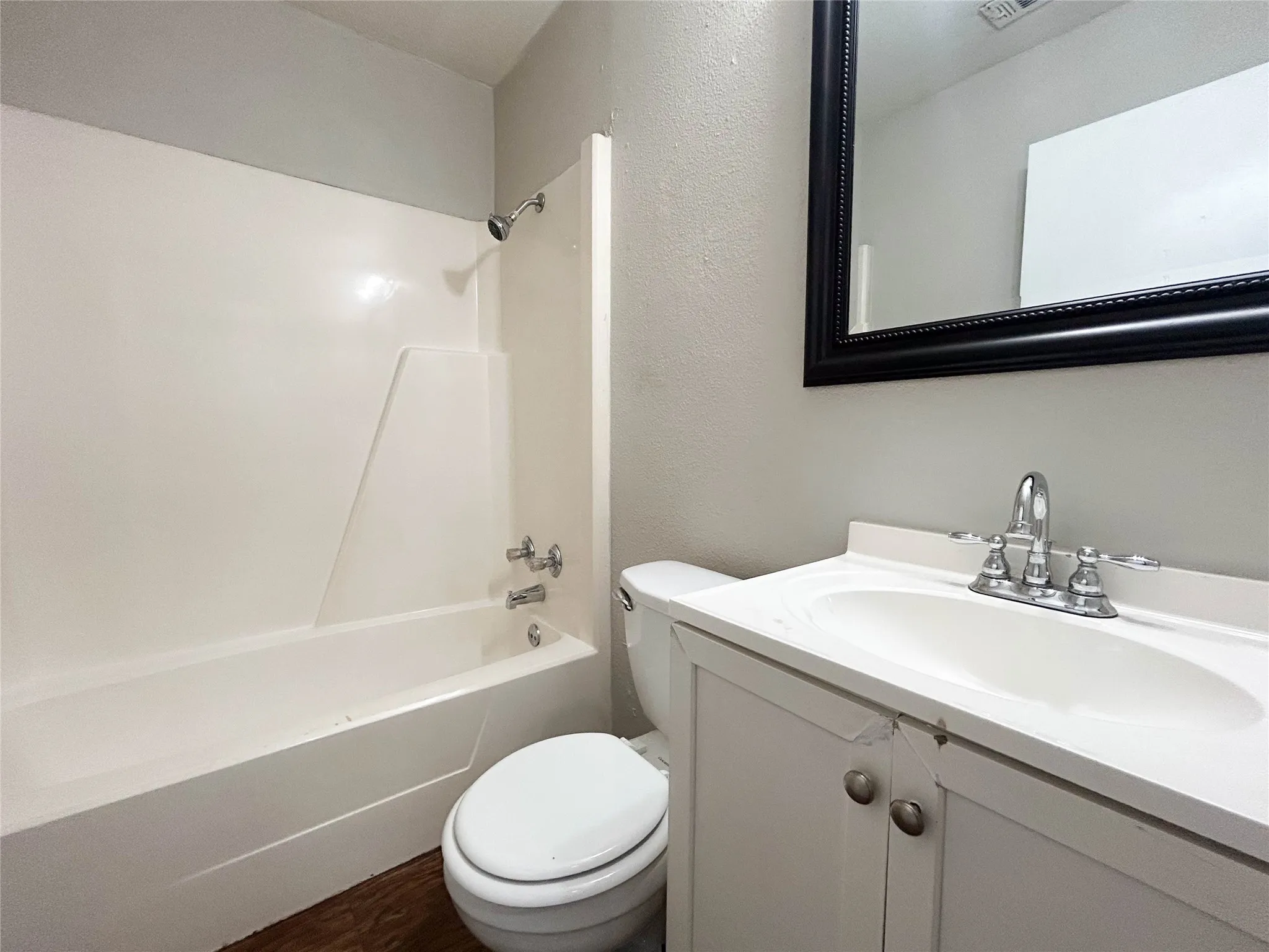 Duplex For Rent in Ellis County , 1603 S Hall Street A, Ennis, Texas 75119, 2 Bedroom, 1 Bathroom, Garage spaces, 903 Sqft, built in 1987, mls#21368219, Real Estate Agent in Ennis, Homes For Rent in Ellis county, Homes For Rent in Ennis, Realtor in Ennis Texas, Real Estate Brokerage Independent Realty Texas, Luminita Cordes Realtor