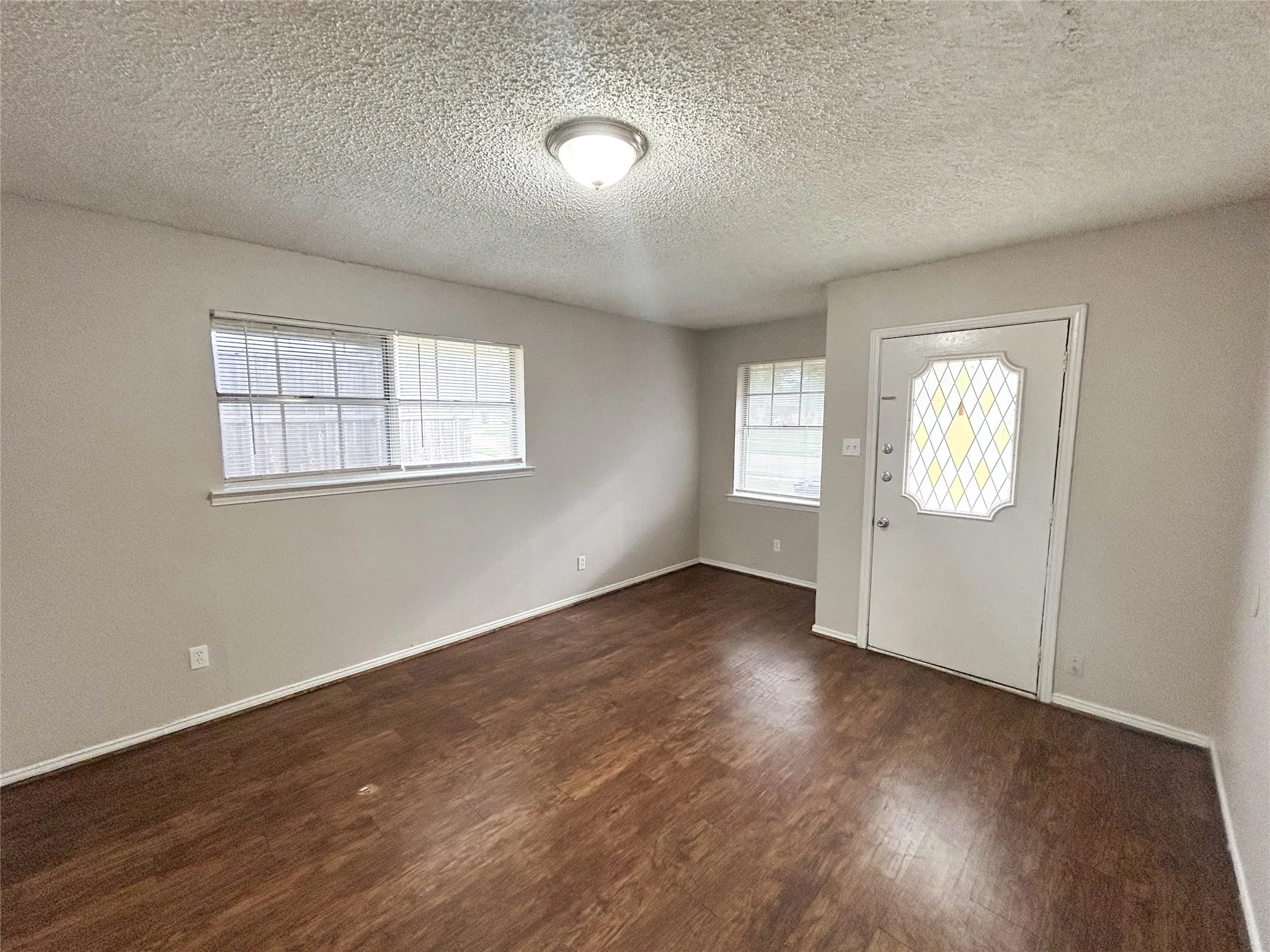 Duplex For Rent in Ellis County , 1603 S Hall Street A, Ennis, Texas 75119, 2 Bedroom, 1 Bathroom, Garage spaces, 903 Sqft, built in 1987, mls#21368219, Real Estate Agent in Ennis, Homes For Rent in Ellis county, Homes For Rent in Ennis, Realtor in Ennis Texas, Real Estate Brokerage Independent Realty Texas, Luminita Cordes Realtor