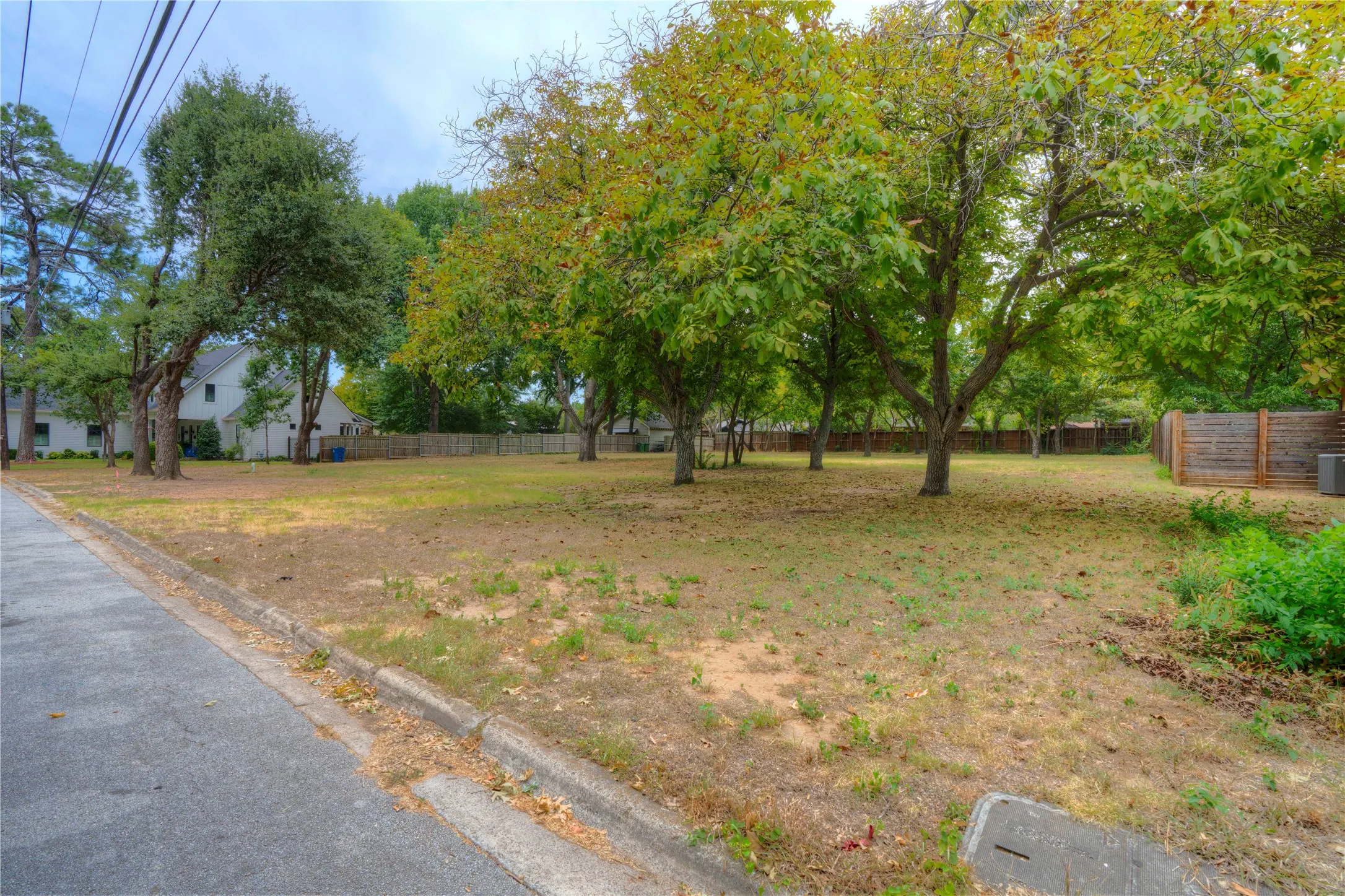 Single Family Residence For Sale in Tarrant County , 310 Blevins Street, Grapevine, Texas 76051, 4 Bedroom, 5 Bathroom, 2 Garage spaces, 3,916 Sqft, built in 2026, mls#21359964, Real Estate Agent in Grapevine, Homes For Sale in Tarrant county, Homes For Sale in Grapevine, Realtor in Grapevine Texas, Real Estate Brokerage Independent Realty Texas, Luminita Cordes Realtor