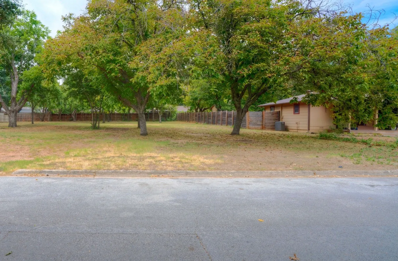 Single Family Residence For Sale in Tarrant County , 310 Blevins Street, Grapevine, Texas 76051, 4 Bedroom, 5 Bathroom, 2 Garage spaces, 3,916 Sqft, built in 2026, mls#21359964, Real Estate Agent in Grapevine, Homes For Sale in Tarrant county, Homes For Sale in Grapevine, Realtor in Grapevine Texas, Real Estate Brokerage Independent Realty Texas, Luminita Cordes Realtor