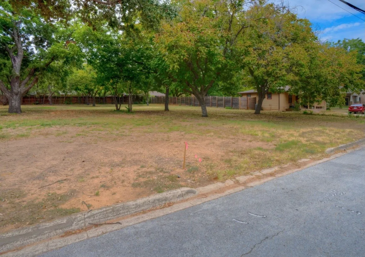 Single Family Residence For Sale in Tarrant County , 310 Blevins Street, Grapevine, Texas 76051, 4 Bedroom, 5 Bathroom, 2 Garage spaces, 3,916 Sqft, built in 2026, mls#21359964, Real Estate Agent in Grapevine, Homes For Sale in Tarrant county, Homes For Sale in Grapevine, Realtor in Grapevine Texas, Real Estate Brokerage Independent Realty Texas, Luminita Cordes Realtor