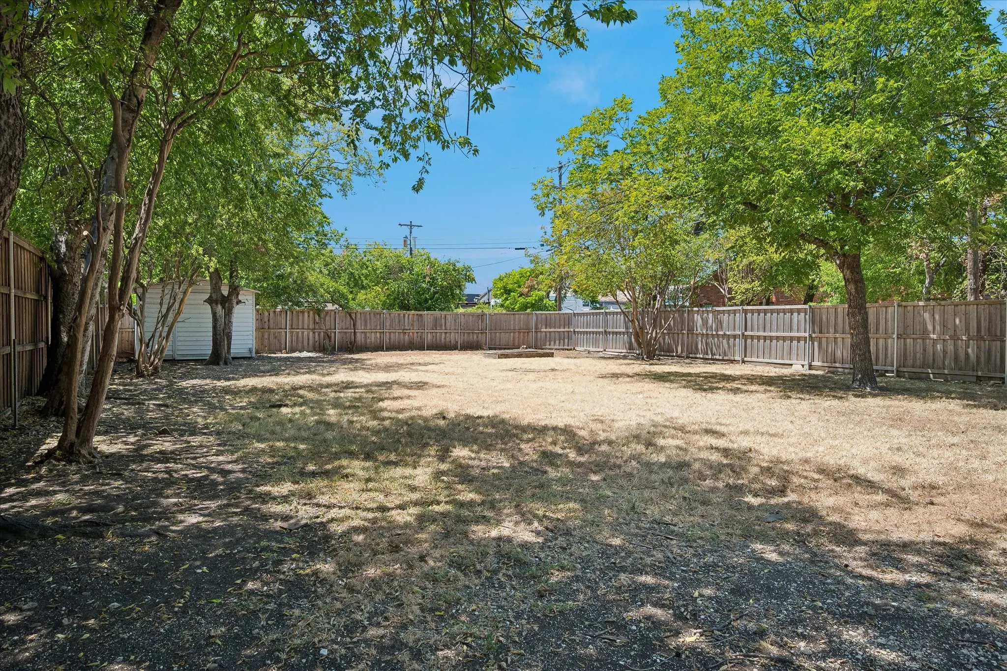 Single Family Residence For Sale in Dallas County , 1217 Fuller Drive, Dallas, Texas 75218, 2 Bedroom, 1 Bathroom, 1 Garage spaces, 1,301 Sqft, built in 1946, mls#21365021, Real Estate Agent in Dallas, Homes For Sale in Dallas county, Homes For Sale in Dallas, Realtor in Dallas Texas, Real Estate Brokerage Independent Realty Texas, Luminita Cordes Realtor