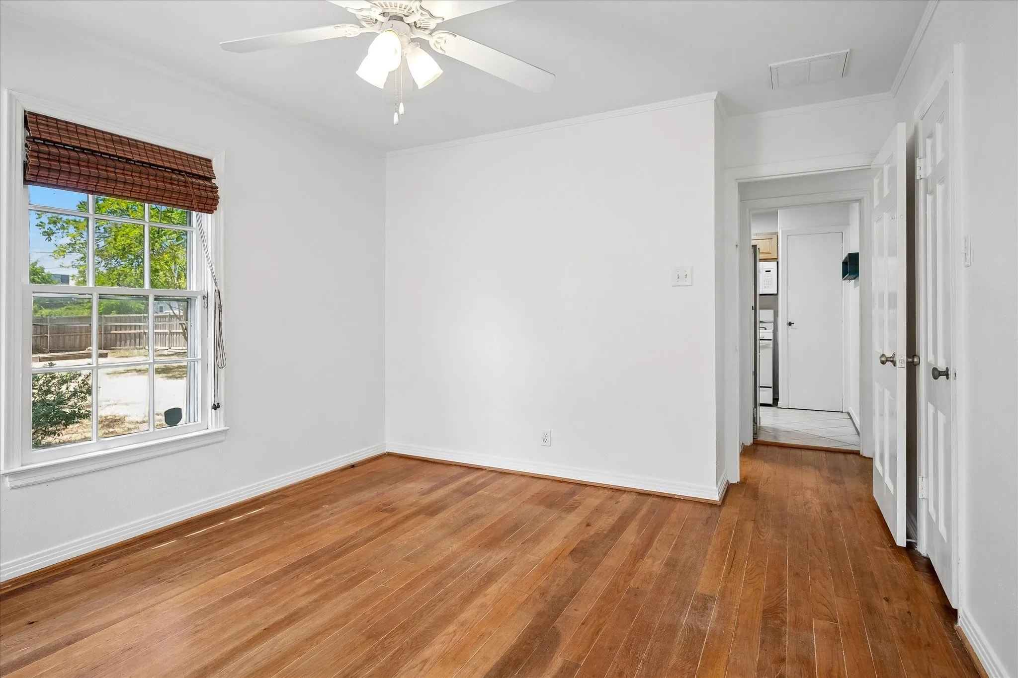 Single Family Residence For Sale in Dallas County , 1217 Fuller Drive, Dallas, Texas 75218, 2 Bedroom, 1 Bathroom, 1 Garage spaces, 1,301 Sqft, built in 1946, mls#21365021, Real Estate Agent in Dallas, Homes For Sale in Dallas county, Homes For Sale in Dallas, Realtor in Dallas Texas, Real Estate Brokerage Independent Realty Texas, Luminita Cordes Realtor