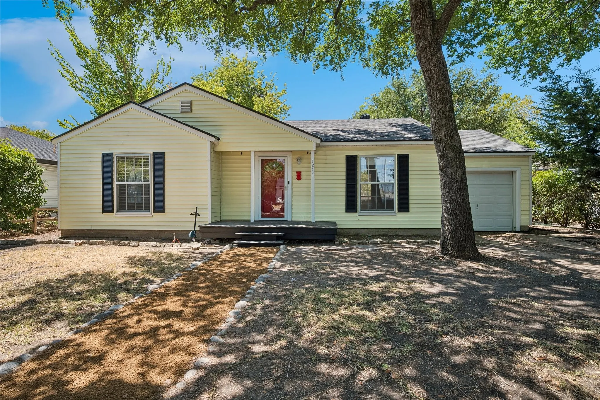 Single Family Residence For Sale in Dallas County , 1217 Fuller Drive, Dallas, Texas 75218, 2 Bedroom, 1 Bathroom, 1 Garage spaces, 1,301 Sqft, built in 1946, mls#21365021, Real Estate Agent in Dallas, Homes For Sale in Dallas county, Homes For Sale in Dallas, Realtor in Dallas Texas, Real Estate Brokerage Independent Realty Texas, Luminita Cordes Realtor