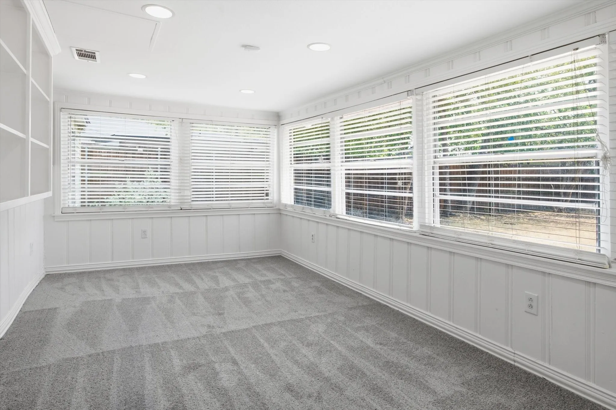 Single Family Residence For Sale in Dallas County , 1217 Fuller Drive, Dallas, Texas 75218, 2 Bedroom, 1 Bathroom, 1 Garage spaces, 1,301 Sqft, built in 1946, mls#21365021, Real Estate Agent in Dallas, Homes For Sale in Dallas county, Homes For Sale in Dallas, Realtor in Dallas Texas, Real Estate Brokerage Independent Realty Texas, Luminita Cordes Realtor