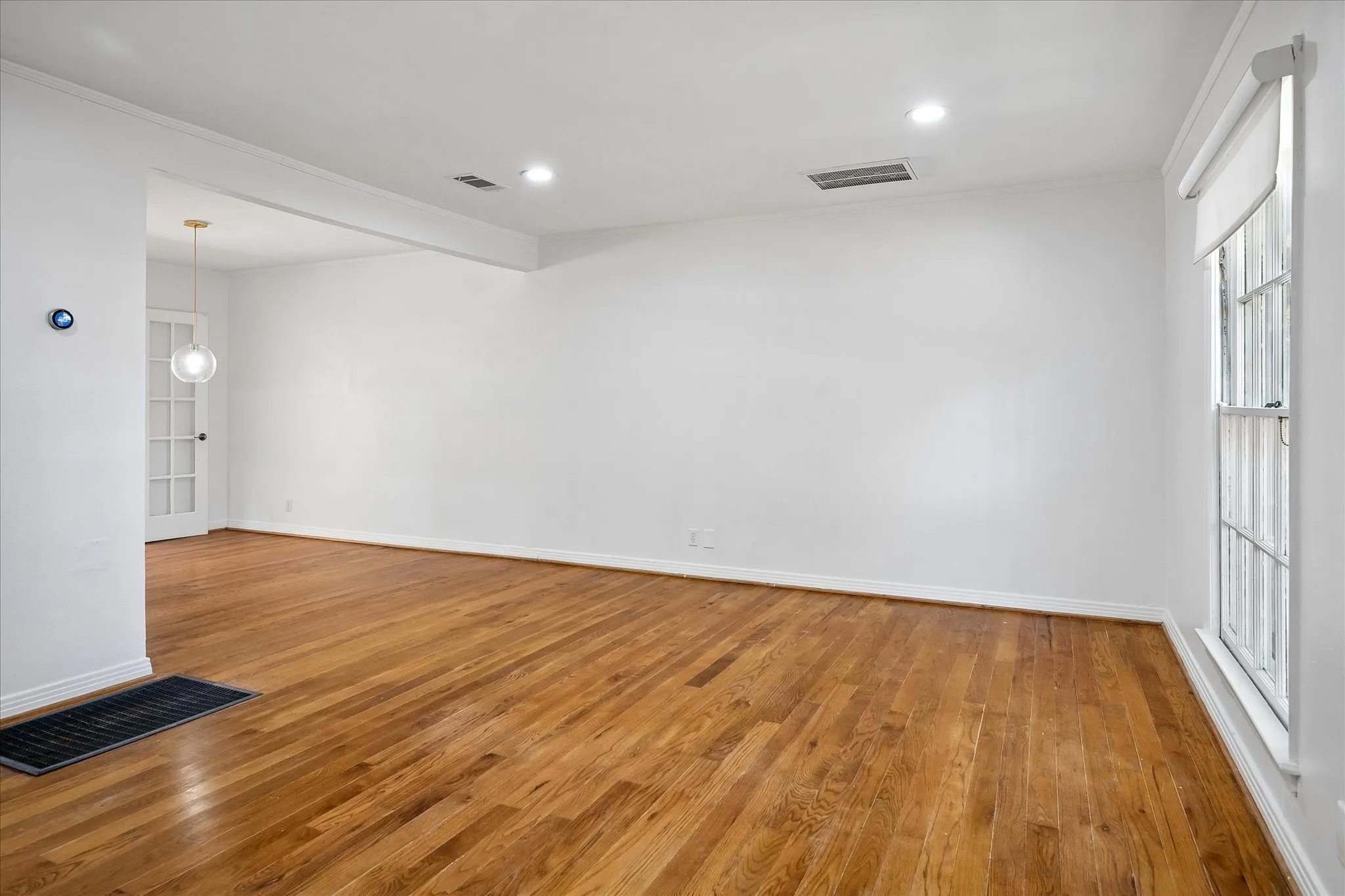 Single Family Residence For Sale in Dallas County , 1217 Fuller Drive, Dallas, Texas 75218, 2 Bedroom, 1 Bathroom, 1 Garage spaces, 1,301 Sqft, built in 1946, mls#21365021, Real Estate Agent in Dallas, Homes For Sale in Dallas county, Homes For Sale in Dallas, Realtor in Dallas Texas, Real Estate Brokerage Independent Realty Texas, Luminita Cordes Realtor