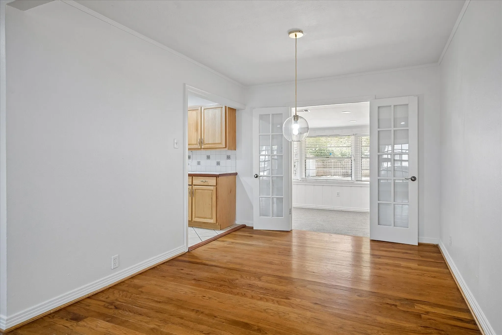 Single Family Residence For Sale in Dallas County , 1217 Fuller Drive, Dallas, Texas 75218, 2 Bedroom, 1 Bathroom, 1 Garage spaces, 1,301 Sqft, built in 1946, mls#21365021, Real Estate Agent in Dallas, Homes For Sale in Dallas county, Homes For Sale in Dallas, Realtor in Dallas Texas, Real Estate Brokerage Independent Realty Texas, Luminita Cordes Realtor
