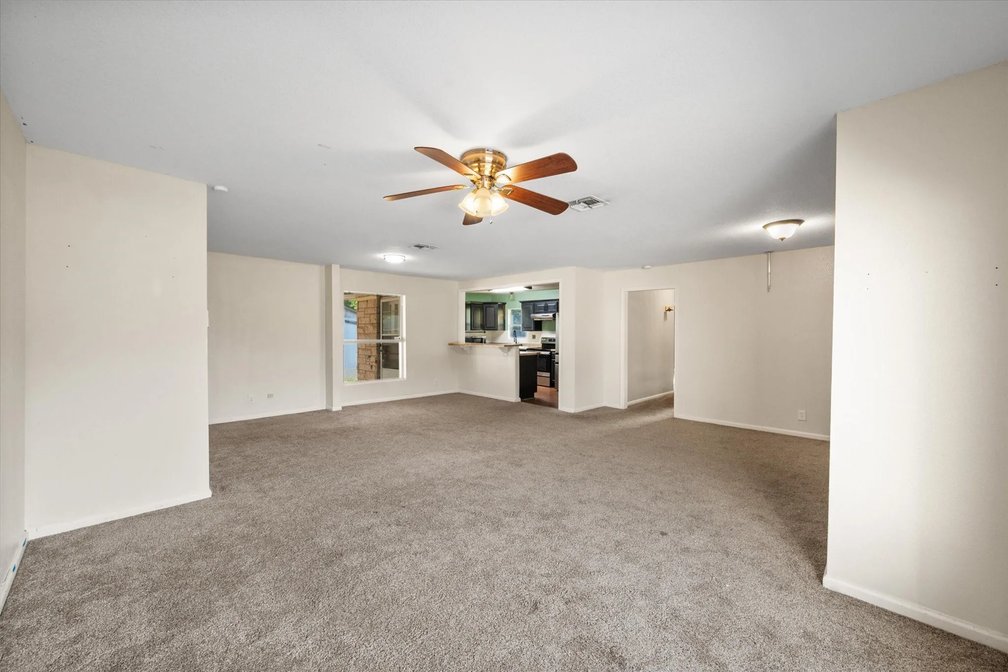 Single Family Residence For Sale in Limestone County , 807 E Tyler Street, Mexia, Texas 76667, 3 Bedroom, 1 Bathroom, Garage spaces, 1,816 Sqft, built in 1944, mls#21368148, Real Estate Agent in Mexia, Homes For Sale in Limestone county, Homes For Sale in Mexia, Realtor in Mexia Texas, Real Estate Brokerage Independent Realty Texas, Luminita Cordes Realtor