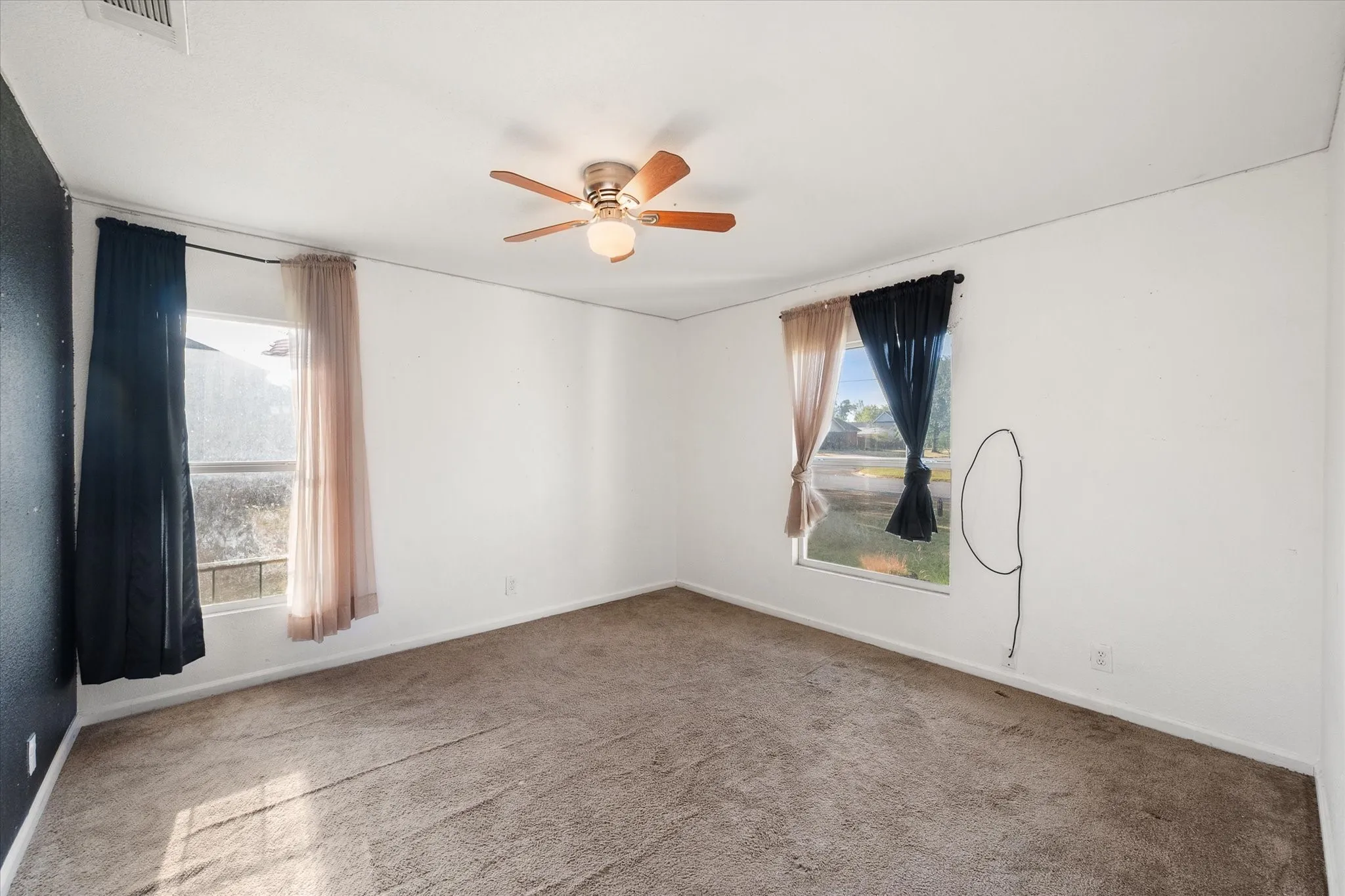 Single Family Residence For Sale in Limestone County , 807 E Tyler Street, Mexia, Texas 76667, 3 Bedroom, 1 Bathroom, Garage spaces, 1,816 Sqft, built in 1944, mls#21368148, Real Estate Agent in Mexia, Homes For Sale in Limestone county, Homes For Sale in Mexia, Realtor in Mexia Texas, Real Estate Brokerage Independent Realty Texas, Luminita Cordes Realtor