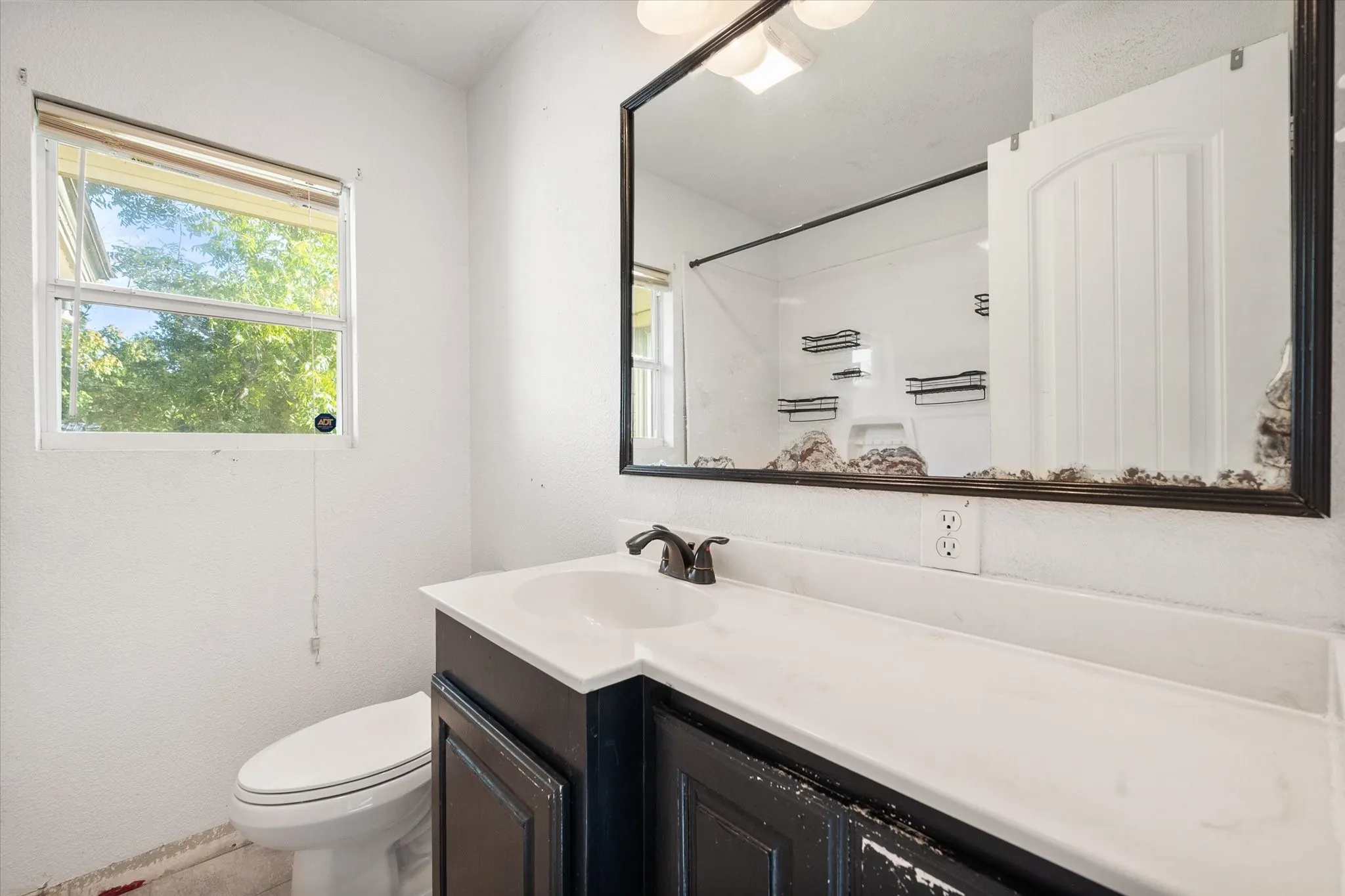 Single Family Residence For Sale in Limestone County , 807 E Tyler Street, Mexia, Texas 76667, 3 Bedroom, 1 Bathroom, Garage spaces, 1,816 Sqft, built in 1944, mls#21368148, Real Estate Agent in Mexia, Homes For Sale in Limestone county, Homes For Sale in Mexia, Realtor in Mexia Texas, Real Estate Brokerage Independent Realty Texas, Luminita Cordes Realtor