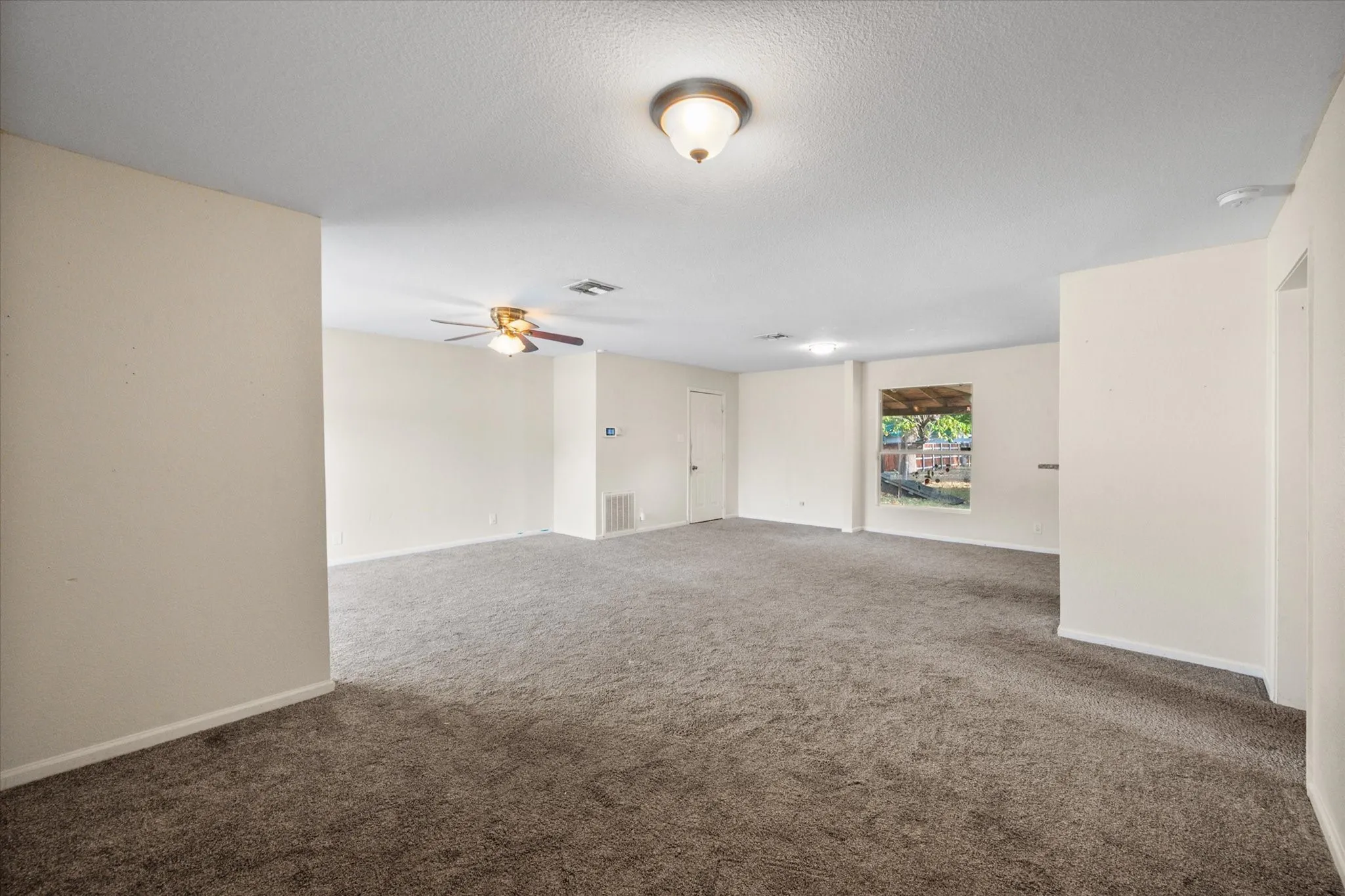 Single Family Residence For Sale in Limestone County , 807 E Tyler Street, Mexia, Texas 76667, 3 Bedroom, 1 Bathroom, Garage spaces, 1,816 Sqft, built in 1944, mls#21368148, Real Estate Agent in Mexia, Homes For Sale in Limestone county, Homes For Sale in Mexia, Realtor in Mexia Texas, Real Estate Brokerage Independent Realty Texas, Luminita Cordes Realtor