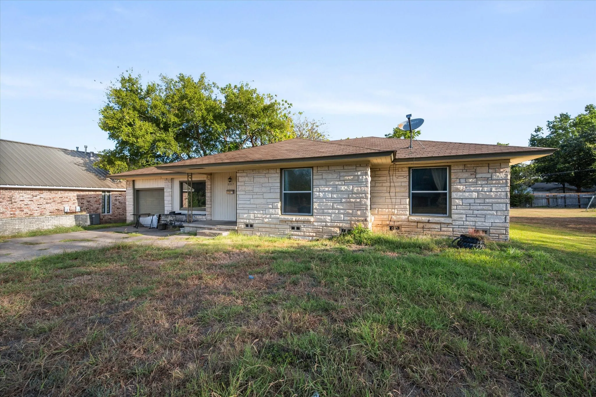 Single Family Residence For Sale in Limestone County , 807 E Tyler Street, Mexia, Texas 76667, 3 Bedroom, 1 Bathroom, Garage spaces, 1,816 Sqft, built in 1944, mls#21368148, Real Estate Agent in Mexia, Homes For Sale in Limestone county, Homes For Sale in Mexia, Realtor in Mexia Texas, Real Estate Brokerage Independent Realty Texas, Luminita Cordes Realtor