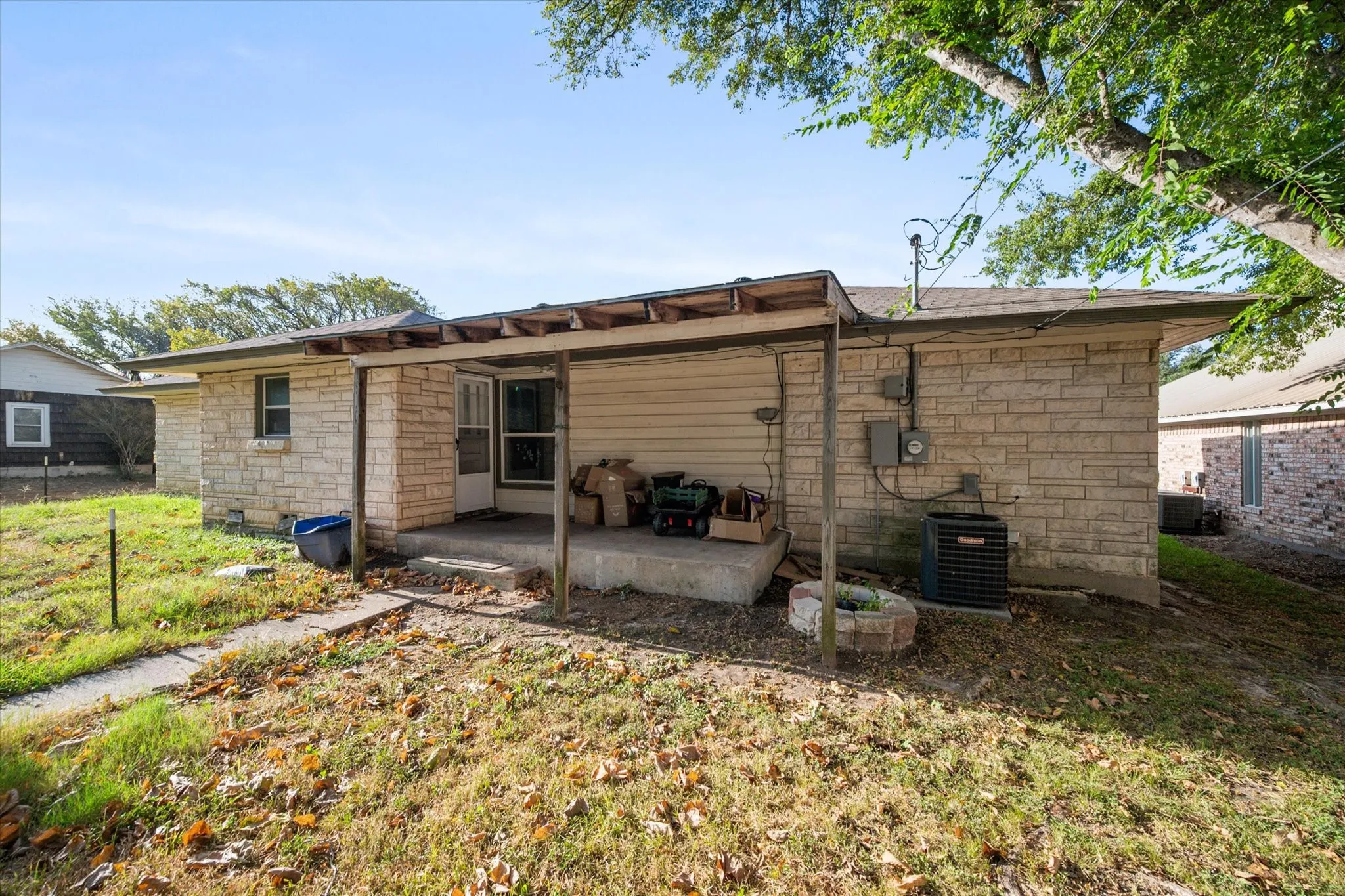 Single Family Residence For Sale in Limestone County , 807 E Tyler Street, Mexia, Texas 76667, 3 Bedroom, 1 Bathroom, Garage spaces, 1,816 Sqft, built in 1944, mls#21368148, Real Estate Agent in Mexia, Homes For Sale in Limestone county, Homes For Sale in Mexia, Realtor in Mexia Texas, Real Estate Brokerage Independent Realty Texas, Luminita Cordes Realtor