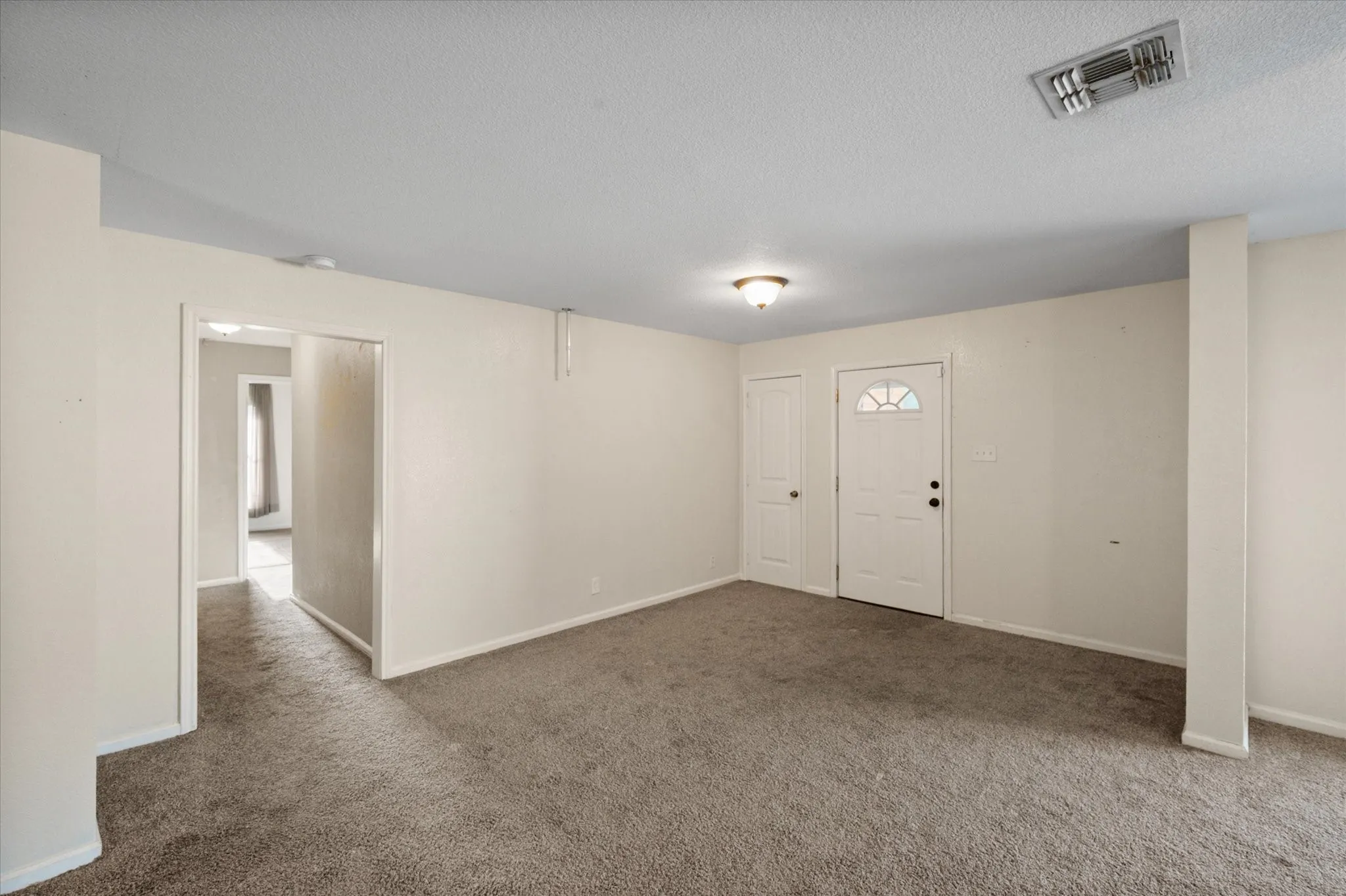 Single Family Residence For Sale in Limestone County , 807 E Tyler Street, Mexia, Texas 76667, 3 Bedroom, 1 Bathroom, Garage spaces, 1,816 Sqft, built in 1944, mls#21368148, Real Estate Agent in Mexia, Homes For Sale in Limestone county, Homes For Sale in Mexia, Realtor in Mexia Texas, Real Estate Brokerage Independent Realty Texas, Luminita Cordes Realtor