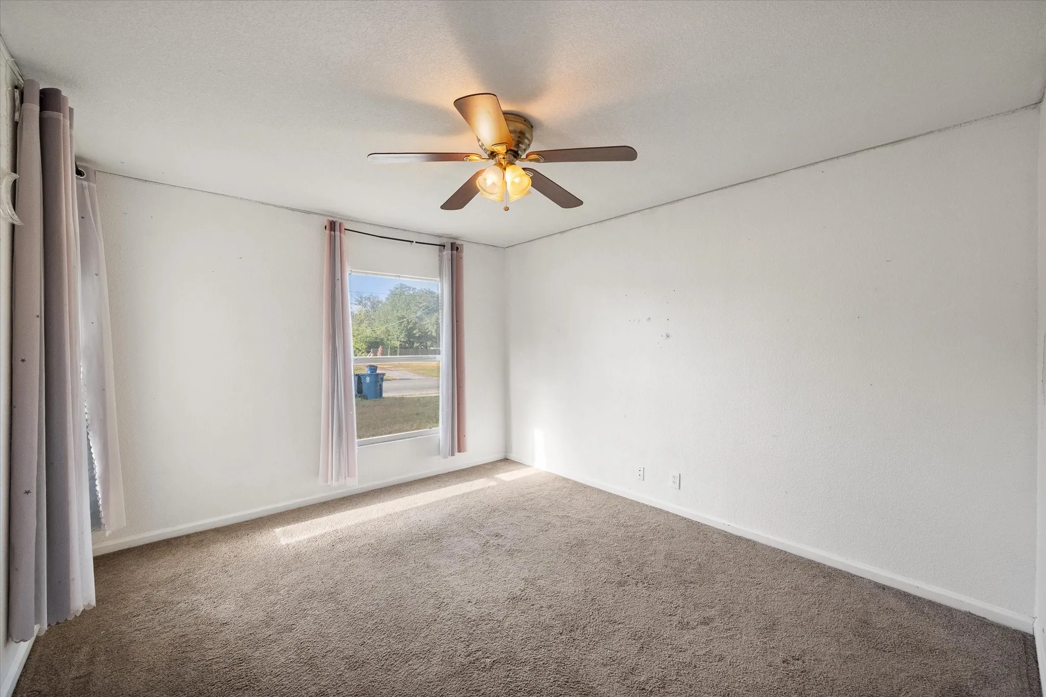 Single Family Residence For Sale in Limestone County , 807 E Tyler Street, Mexia, Texas 76667, 3 Bedroom, 1 Bathroom, Garage spaces, 1,816 Sqft, built in 1944, mls#21368148, Real Estate Agent in Mexia, Homes For Sale in Limestone county, Homes For Sale in Mexia, Realtor in Mexia Texas, Real Estate Brokerage Independent Realty Texas, Luminita Cordes Realtor