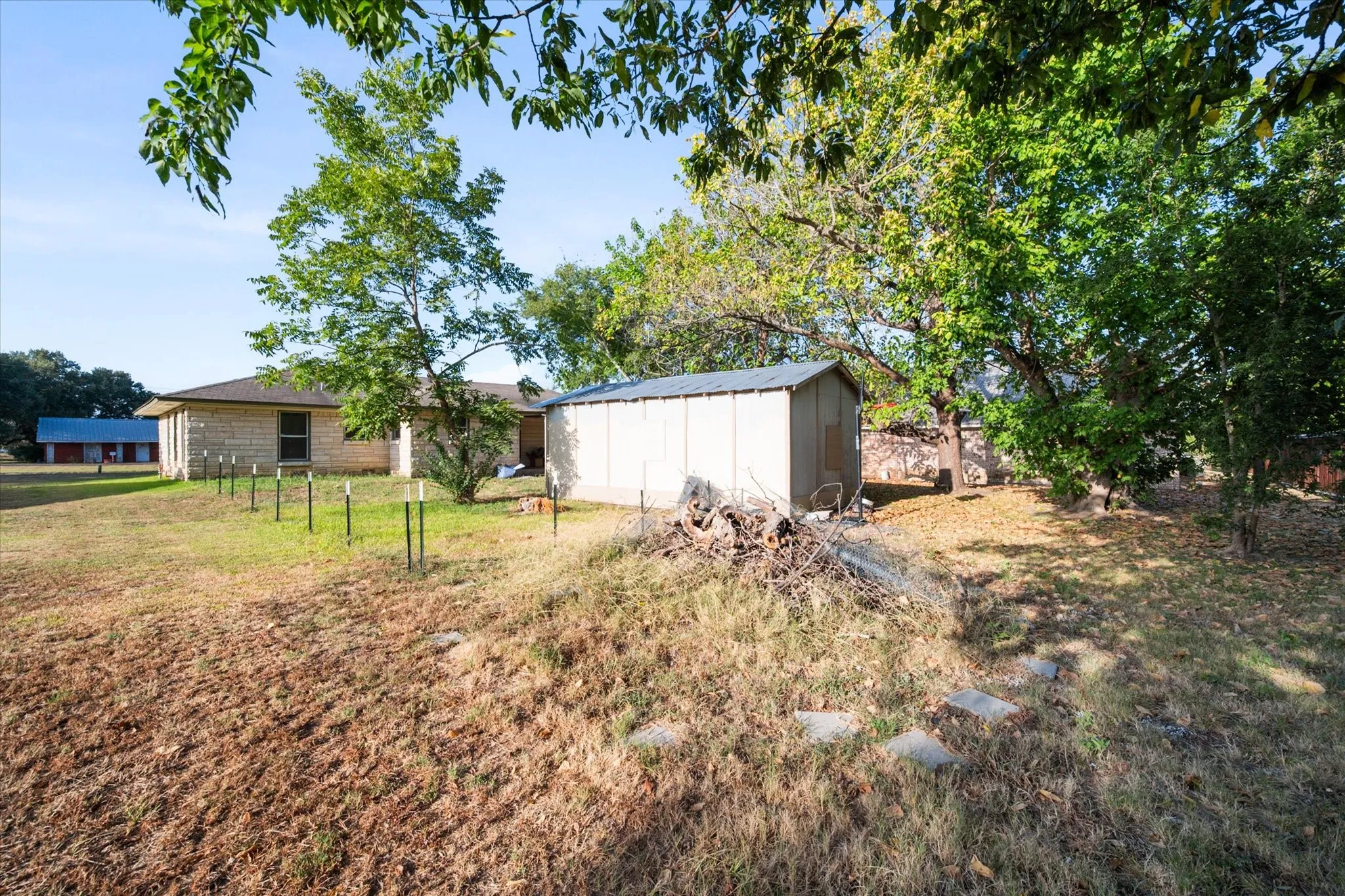 Single Family Residence For Sale in Limestone County , 807 E Tyler Street, Mexia, Texas 76667, 3 Bedroom, 1 Bathroom, Garage spaces, 1,816 Sqft, built in 1944, mls#21368148, Real Estate Agent in Mexia, Homes For Sale in Limestone county, Homes For Sale in Mexia, Realtor in Mexia Texas, Real Estate Brokerage Independent Realty Texas, Luminita Cordes Realtor