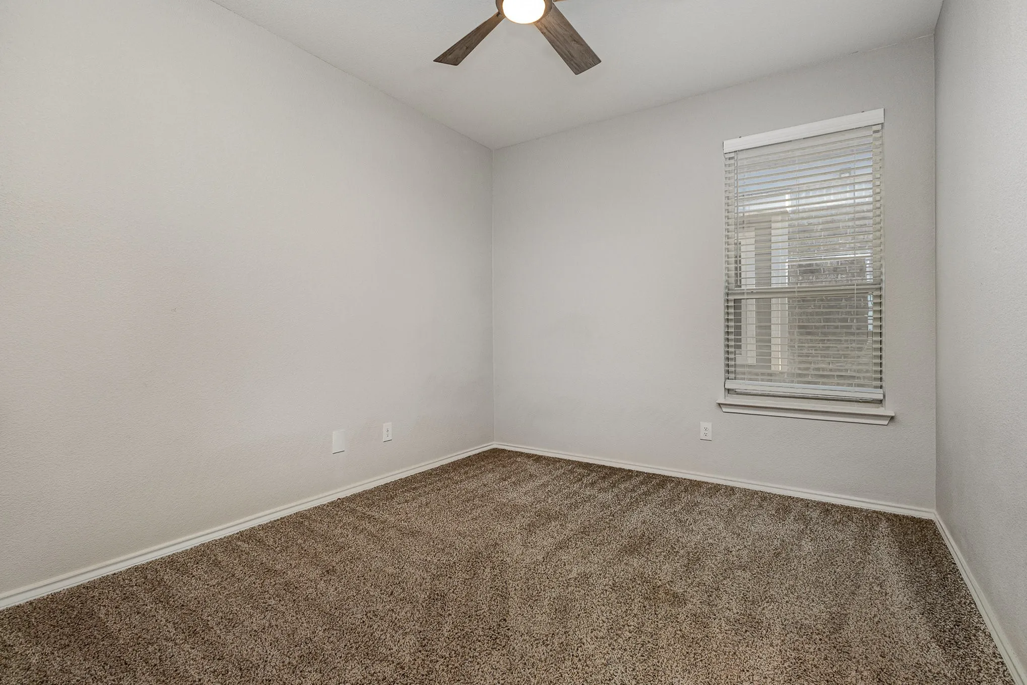 Office by the front entrance that has flexibility.