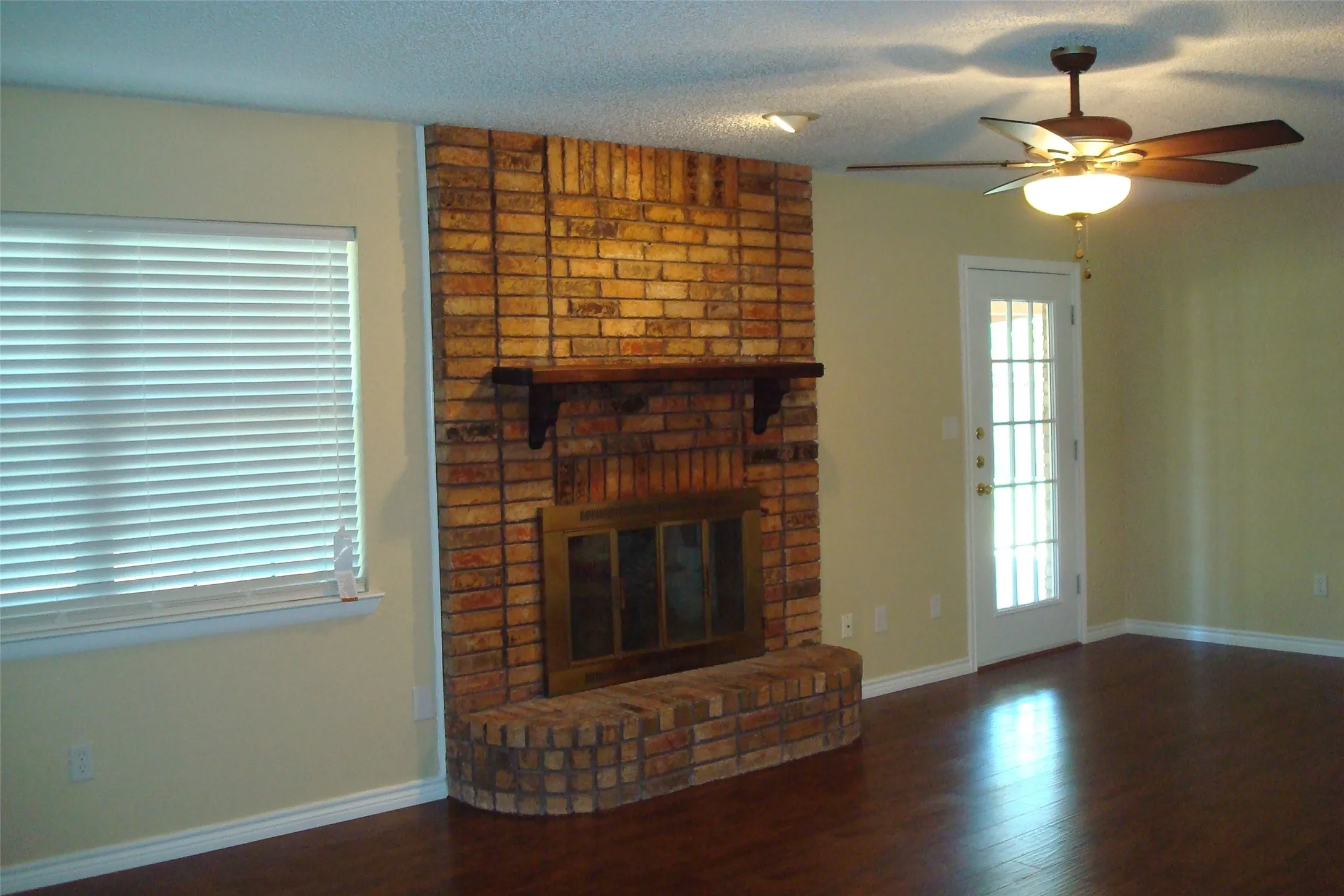 Single Family Residence For Rent in Tarrant County , 1029 Conchos Circle E, Keller, Texas 76248, 3 Bedroom, 2 Bathroom, 2 Garage spaces, 1,476 Sqft, built in 1983, mls#21368231, Real Estate Agent in Keller, Homes For Rent in Tarrant county, Homes For Rent in Keller, Realtor in Keller Texas, Real Estate Brokerage Independent Realty Texas, Luminita Cordes Realtor