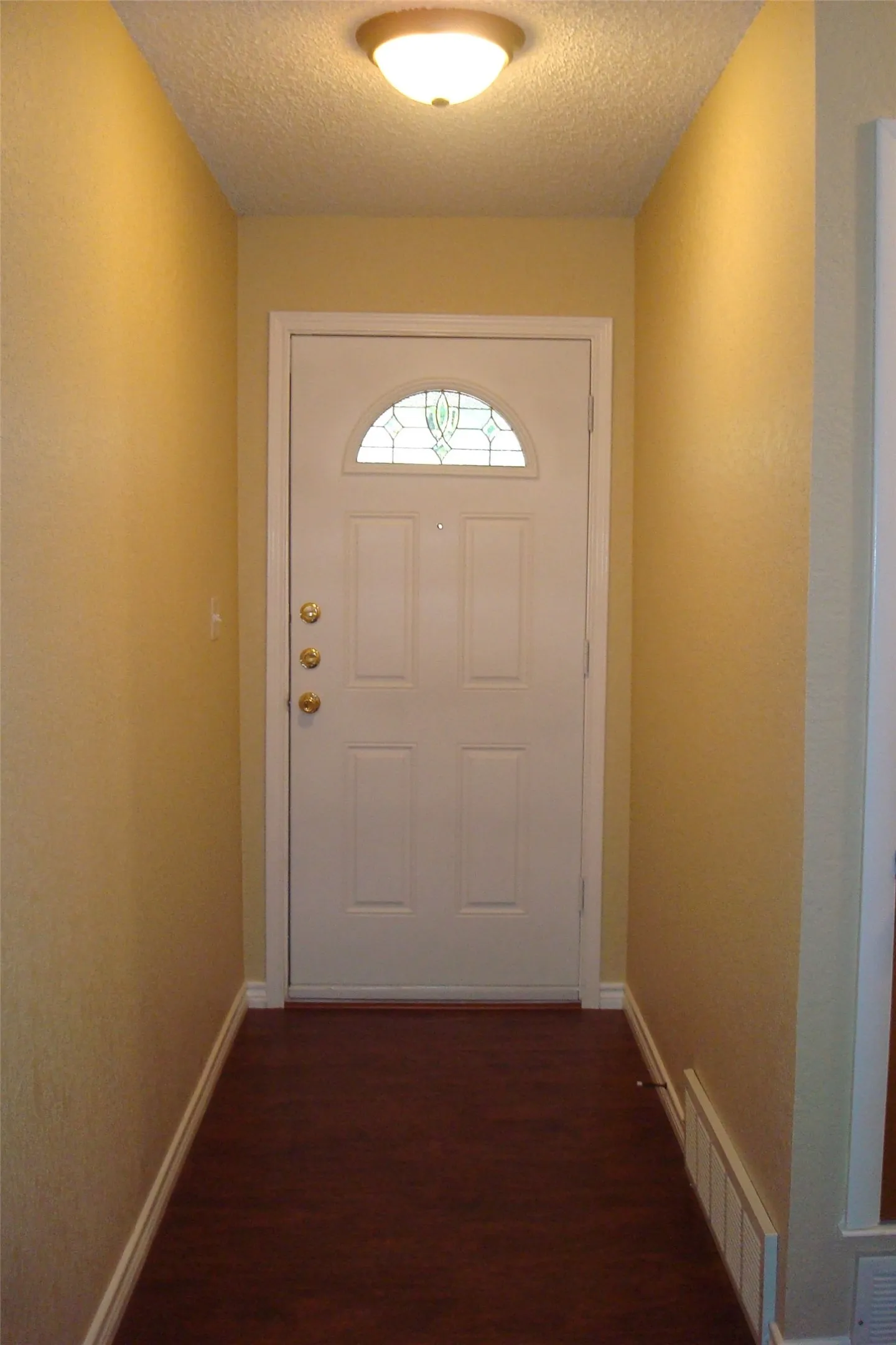 Single Family Residence For Rent in Tarrant County , 1029 Conchos Circle E, Keller, Texas 76248, 3 Bedroom, 2 Bathroom, 2 Garage spaces, 1,476 Sqft, built in 1983, mls#21368231, Real Estate Agent in Keller, Homes For Rent in Tarrant county, Homes For Rent in Keller, Realtor in Keller Texas, Real Estate Brokerage Independent Realty Texas, Luminita Cordes Realtor